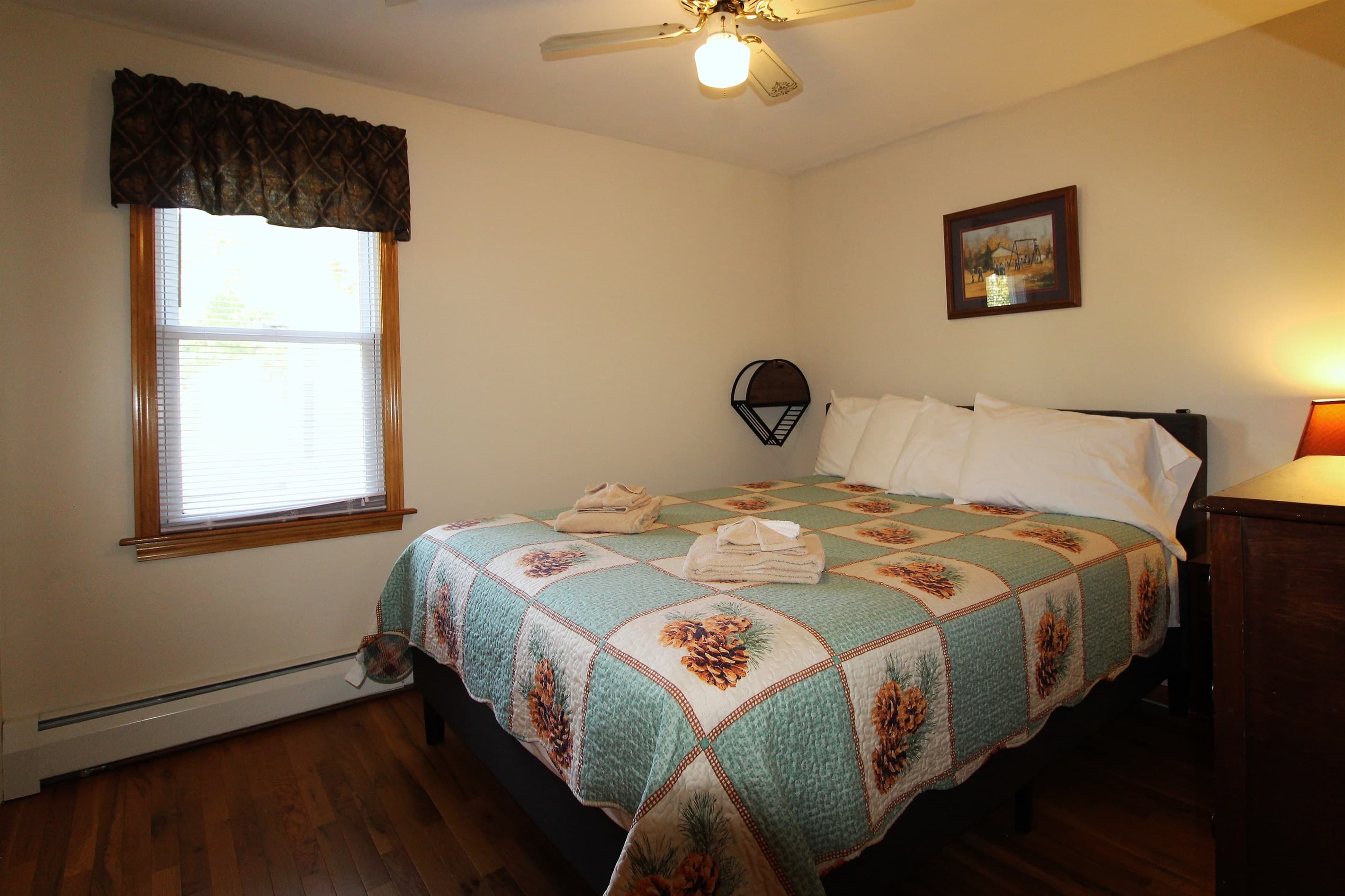 Bedroom #4 - Queen bed