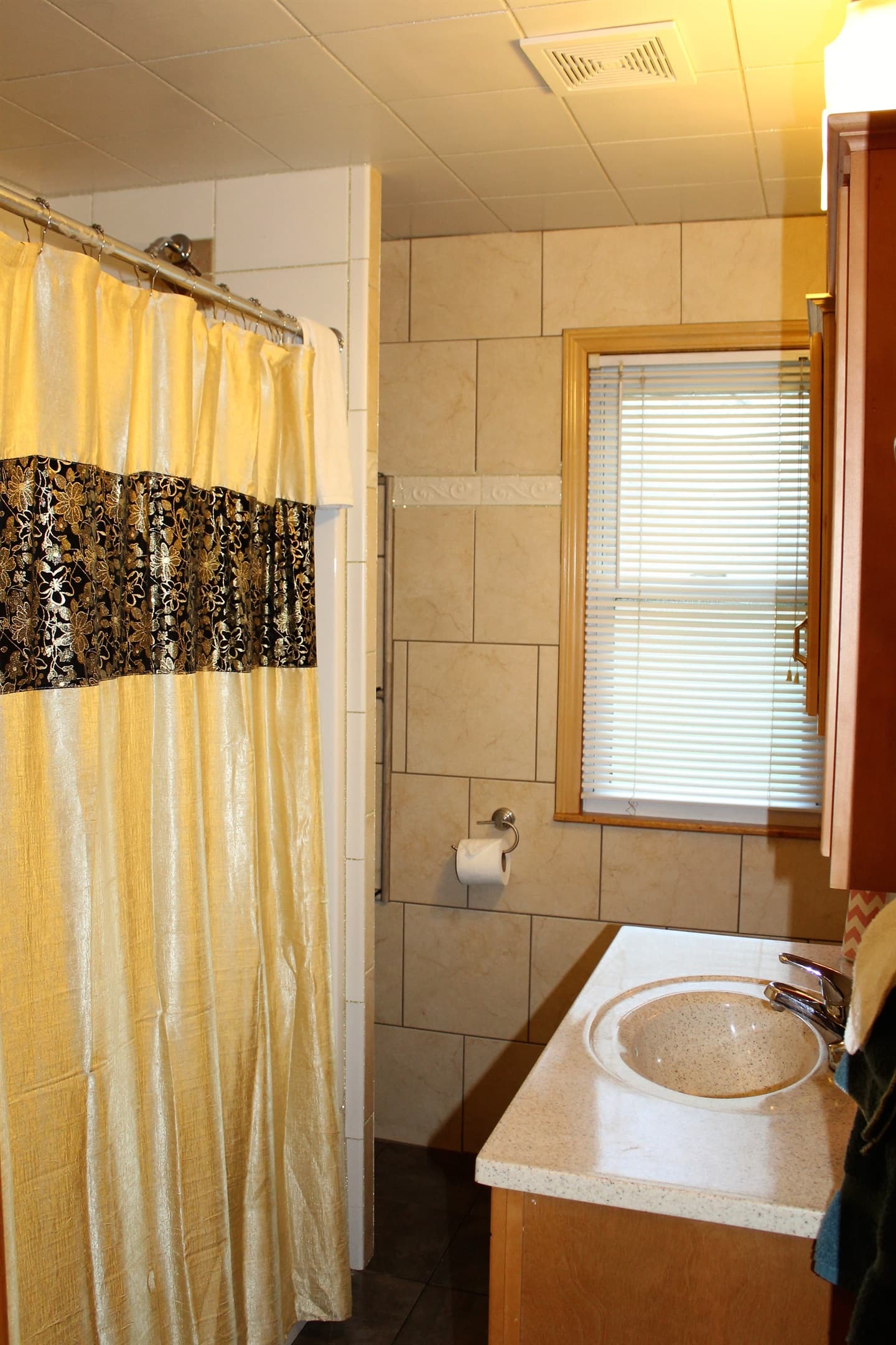 Full bath with tub/shower combo