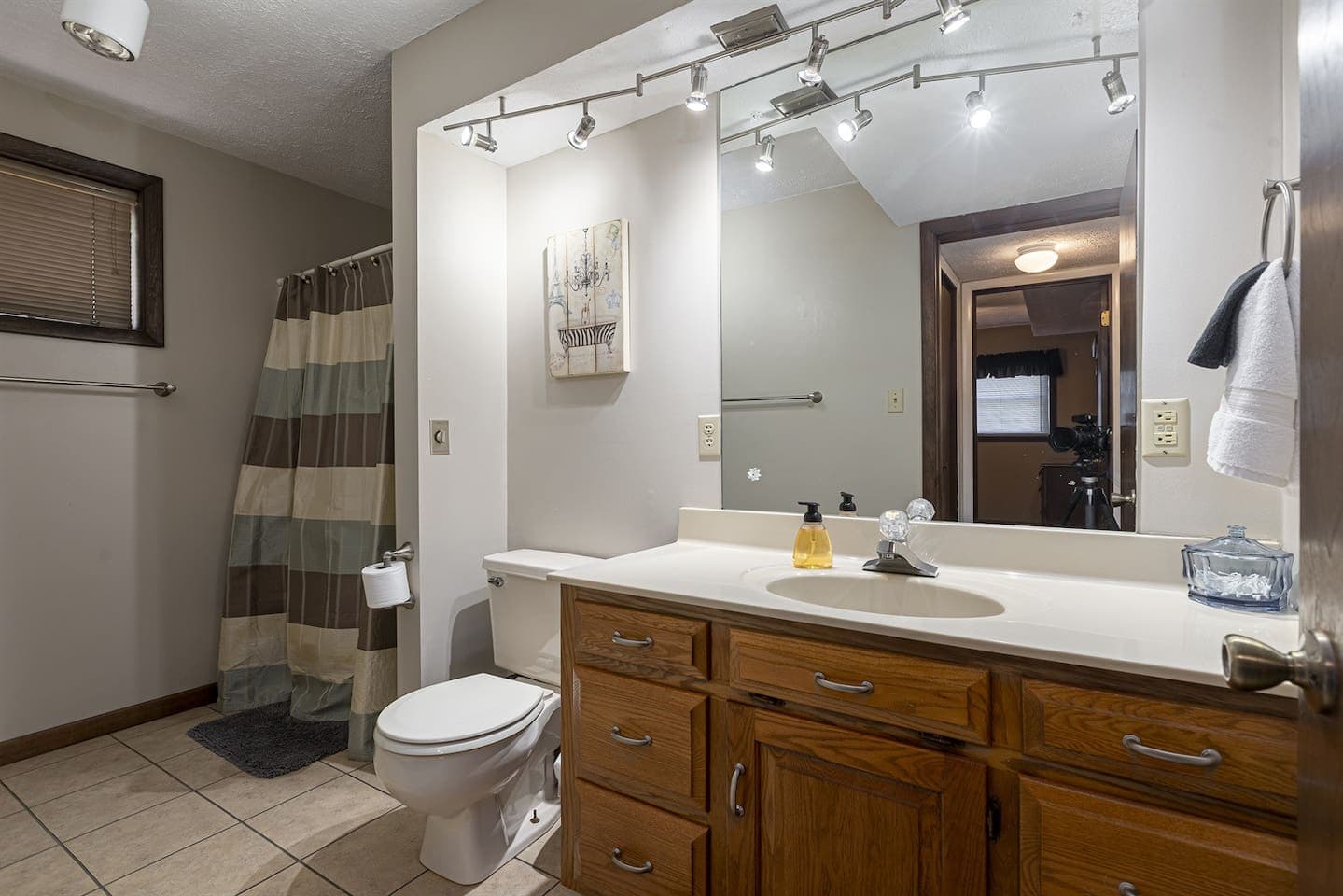 Bathroom #2 between 2 & 3