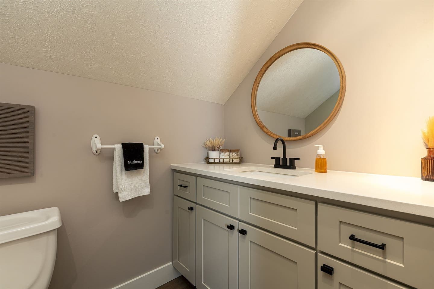 Upper level bathroom