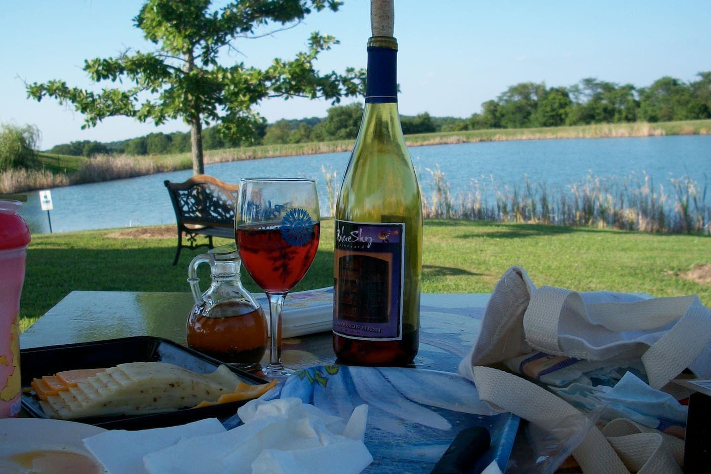 Over 12 wineries & distilleries nearby