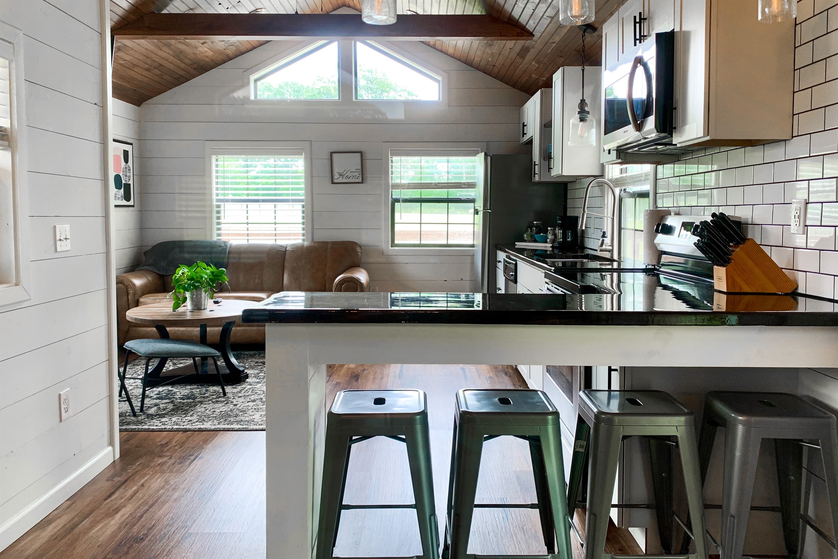 Natural light throughout