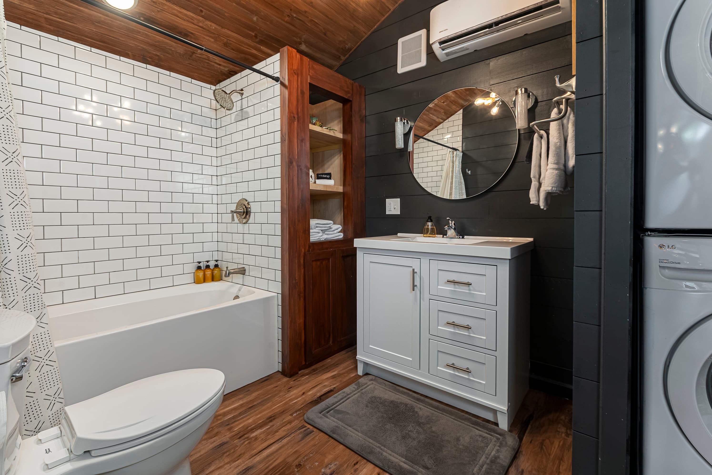 Spacious bathroom with tub