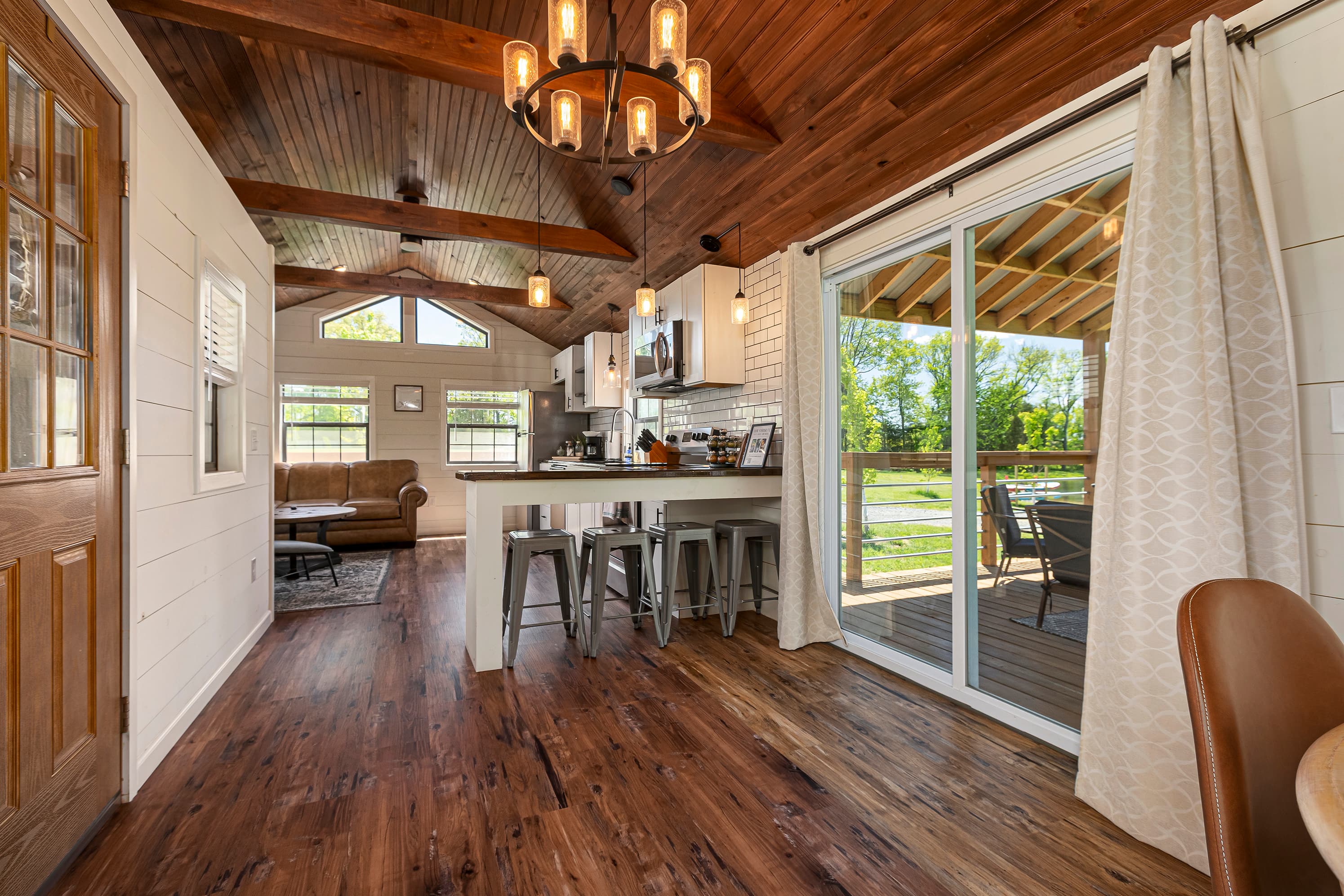 Cabin layout with patio walkout