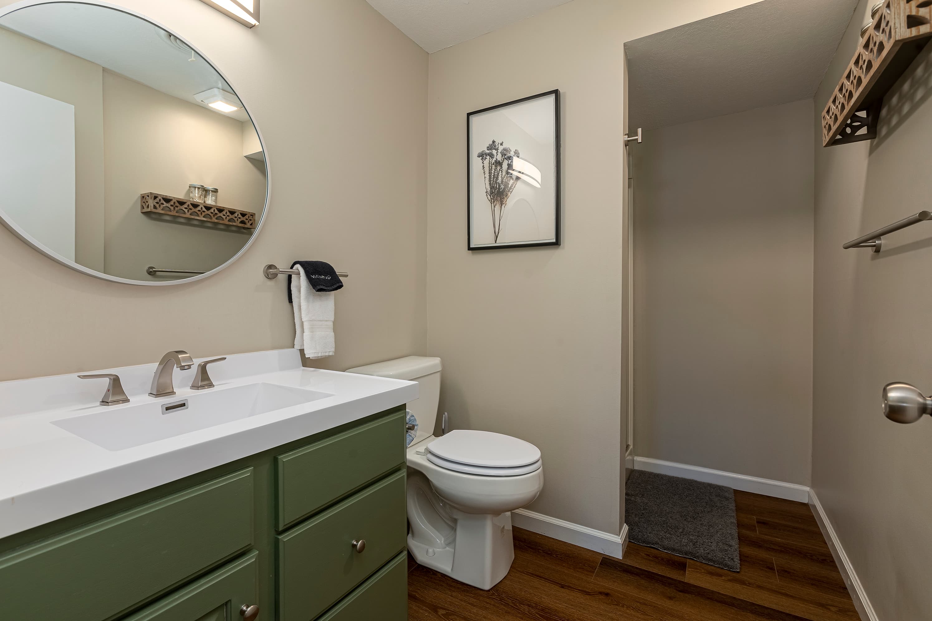 Downstairs full bathroom 