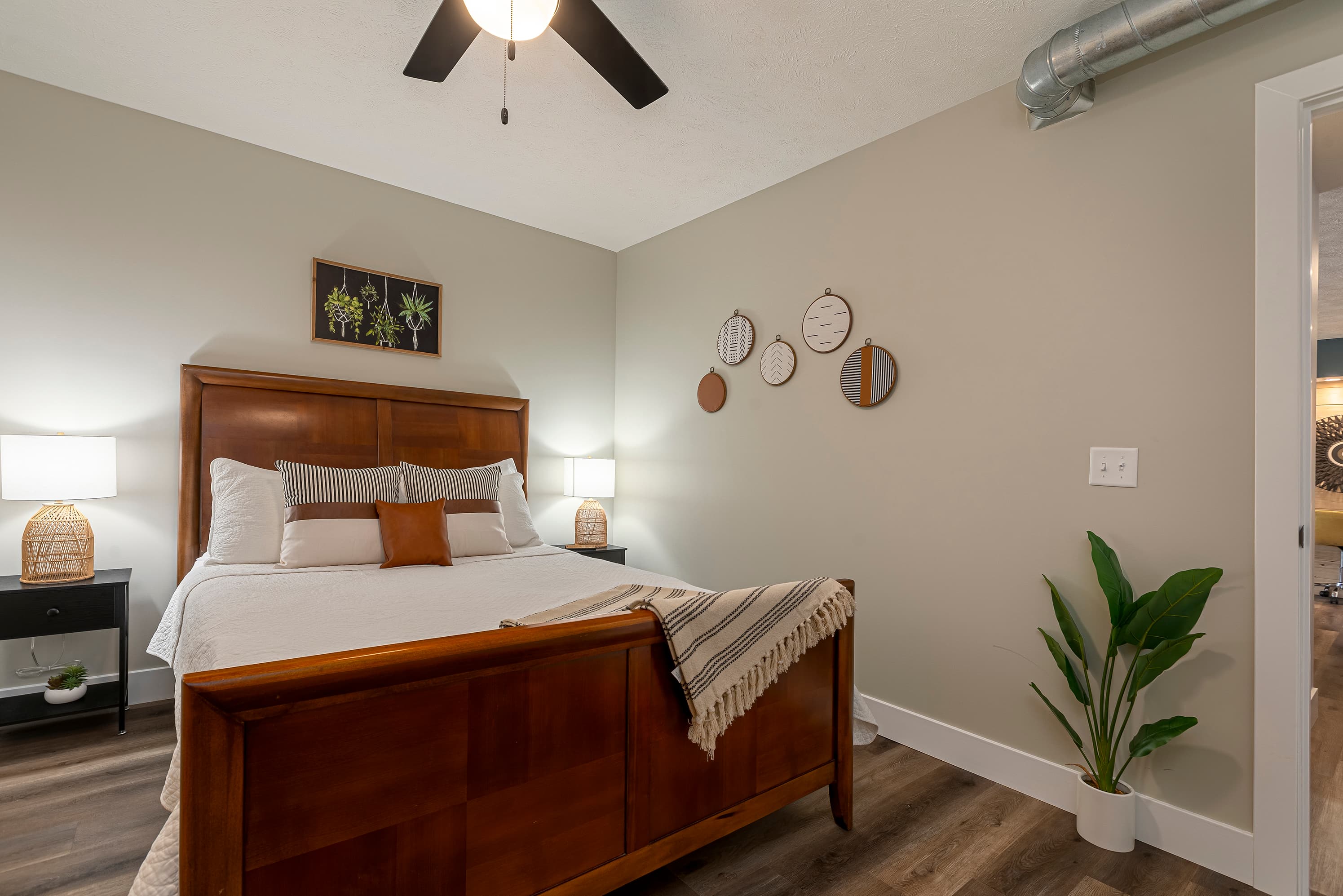 Bedroom #1- queen bed 