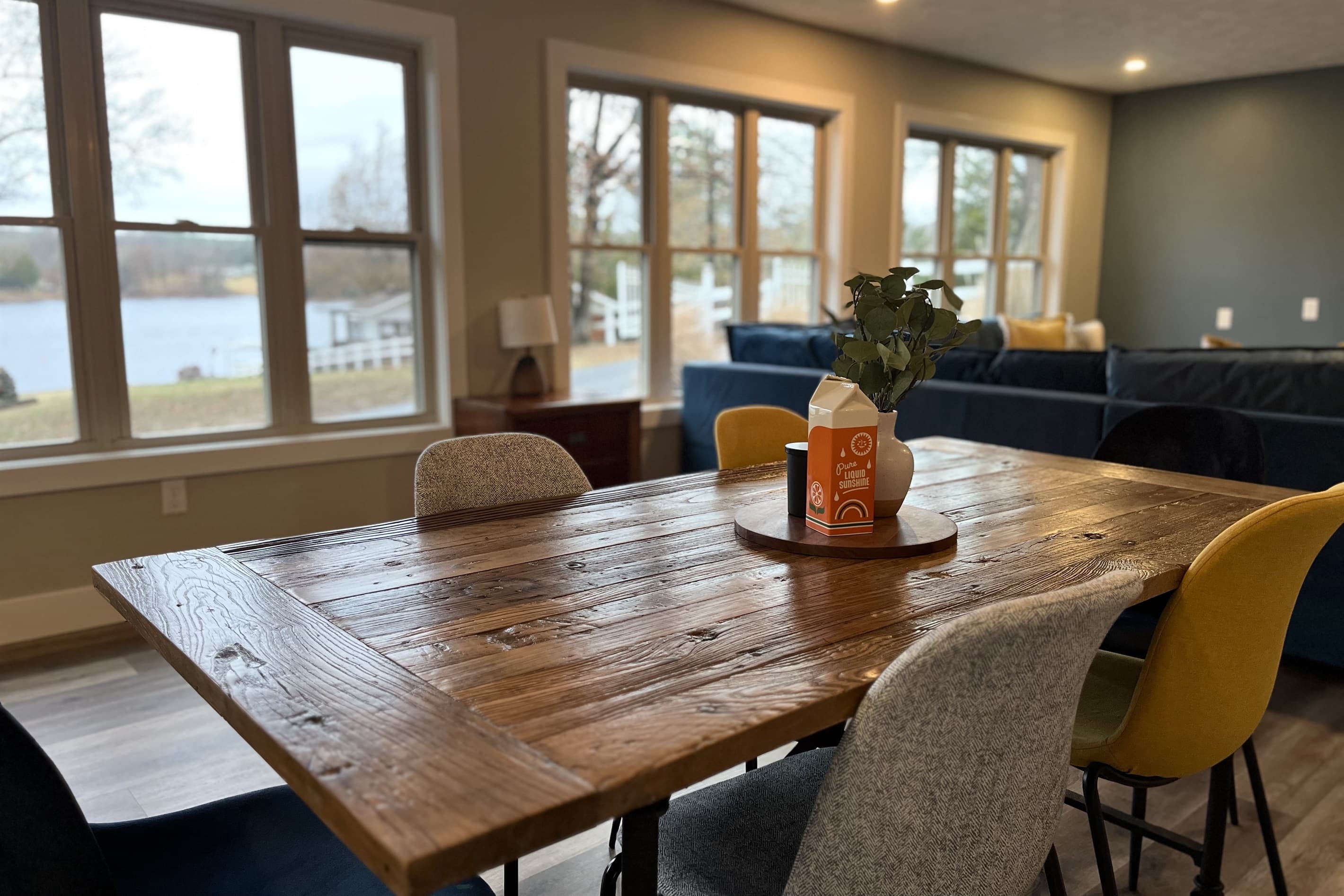 Table and chairs for 6
