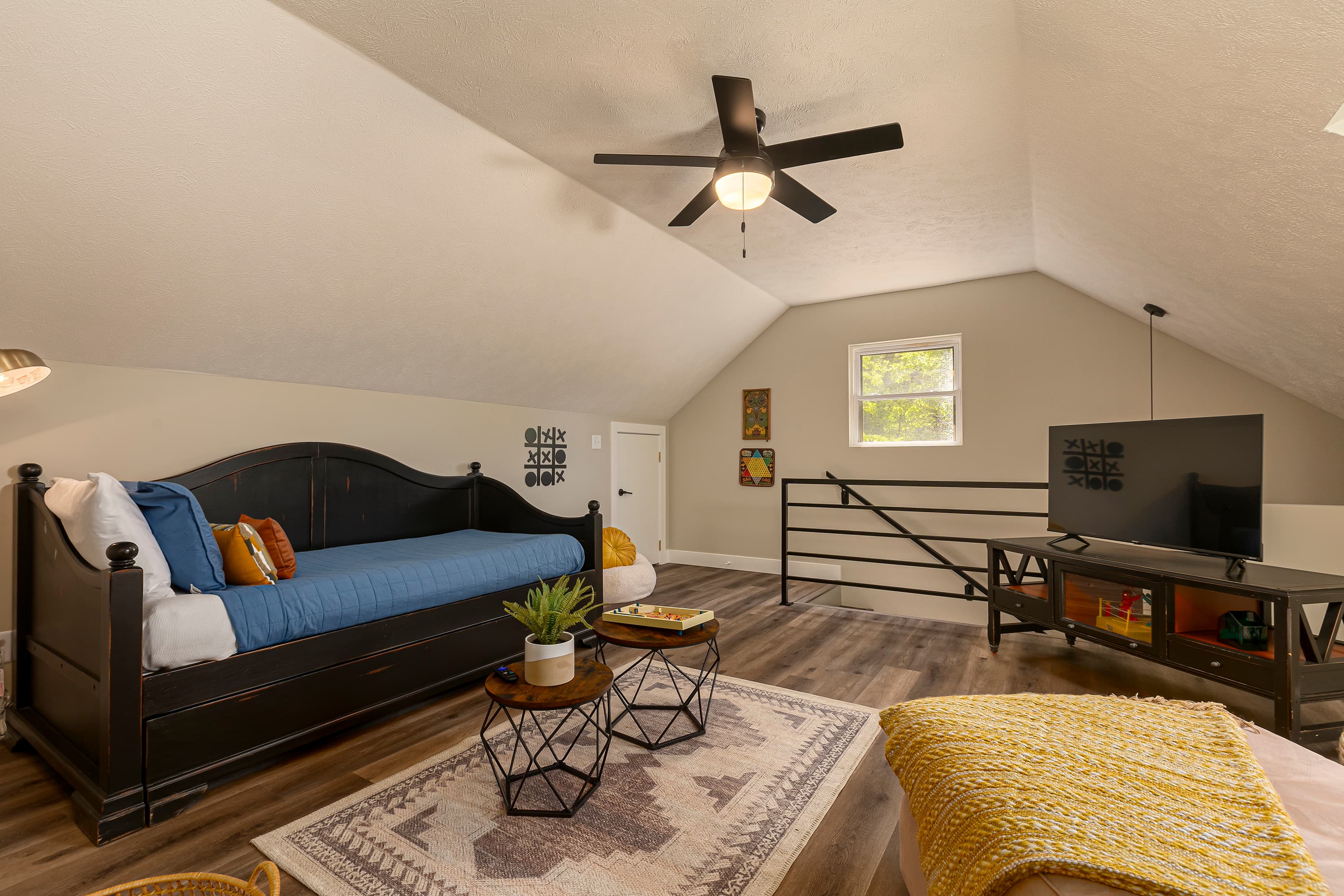 Upstairs living area with twin trundle bed 