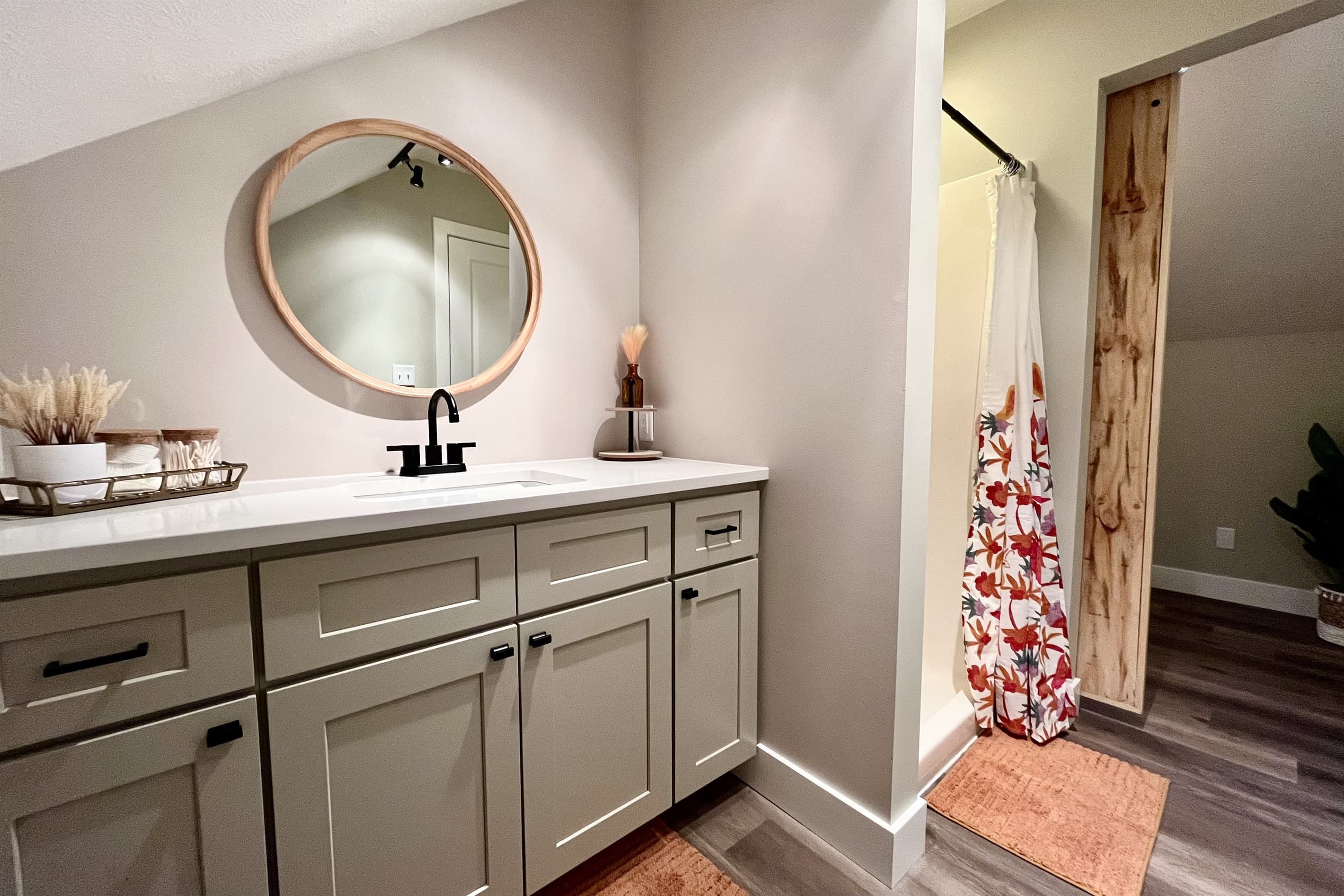 Spacious bathroom 