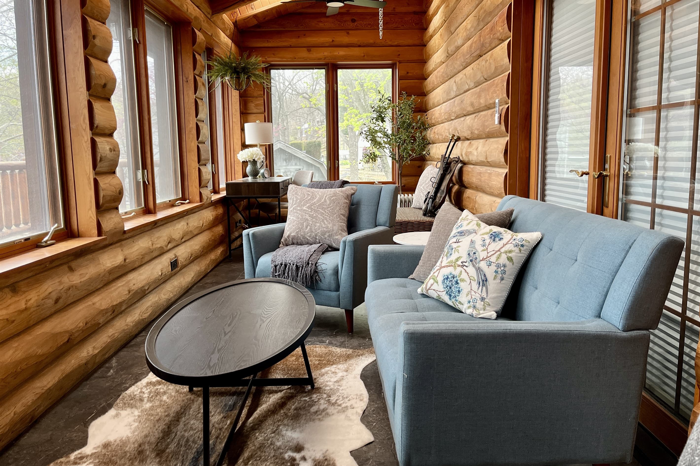Cozy Sunroom- just off living room