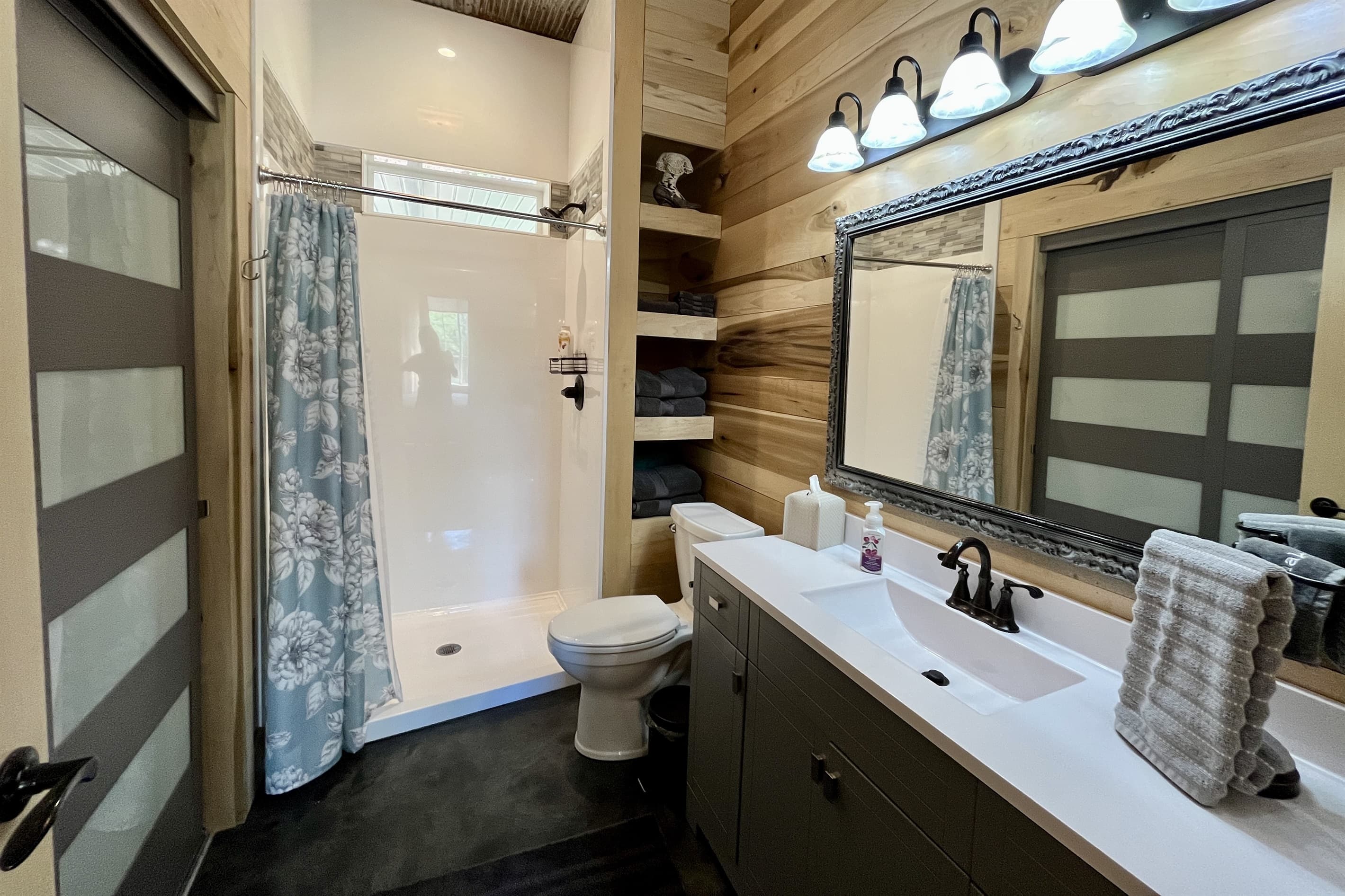 Bathroom with washer/dryer