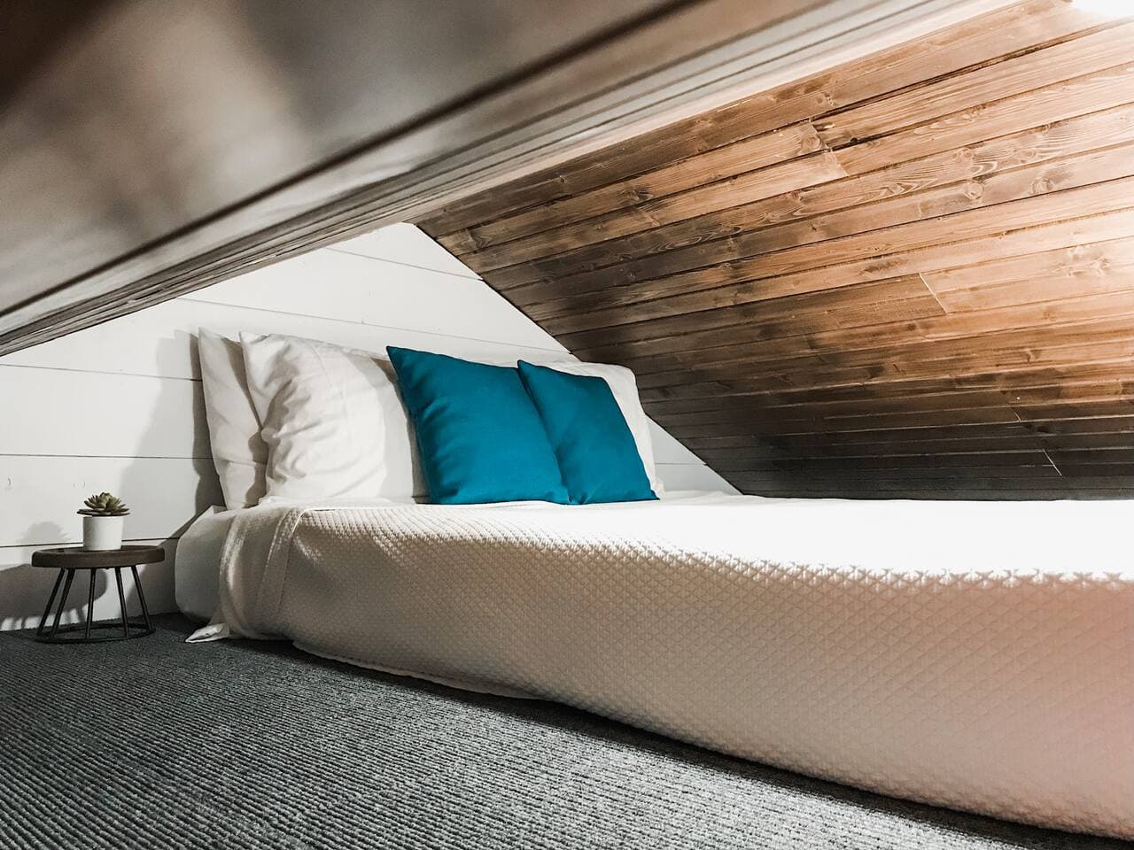 Loft queen bed