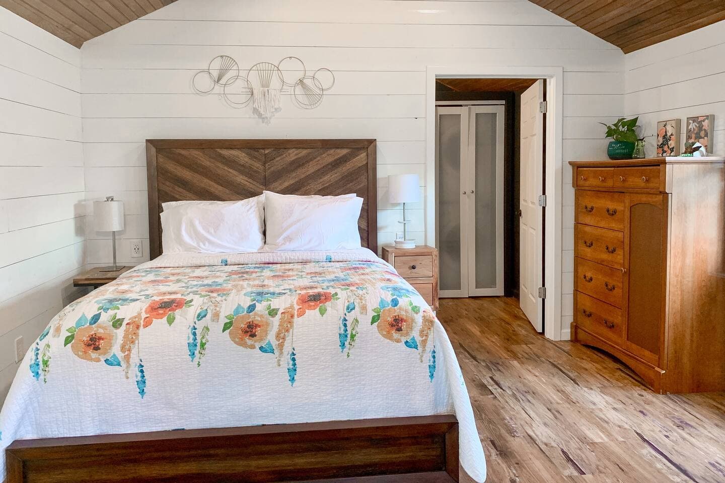Cozy queen bed