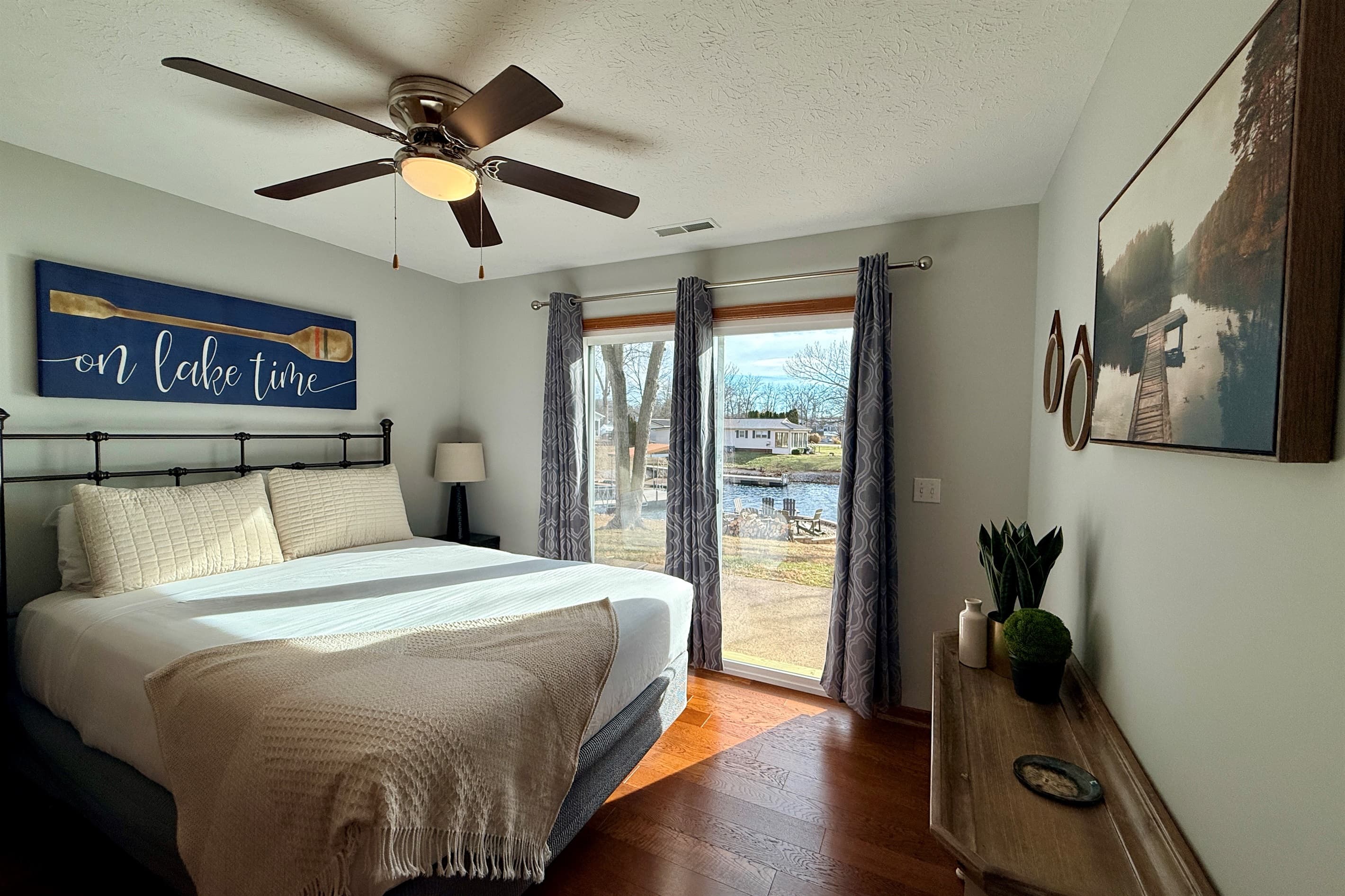 Bedroom 3- Queen bed with walkout overlooking the lake