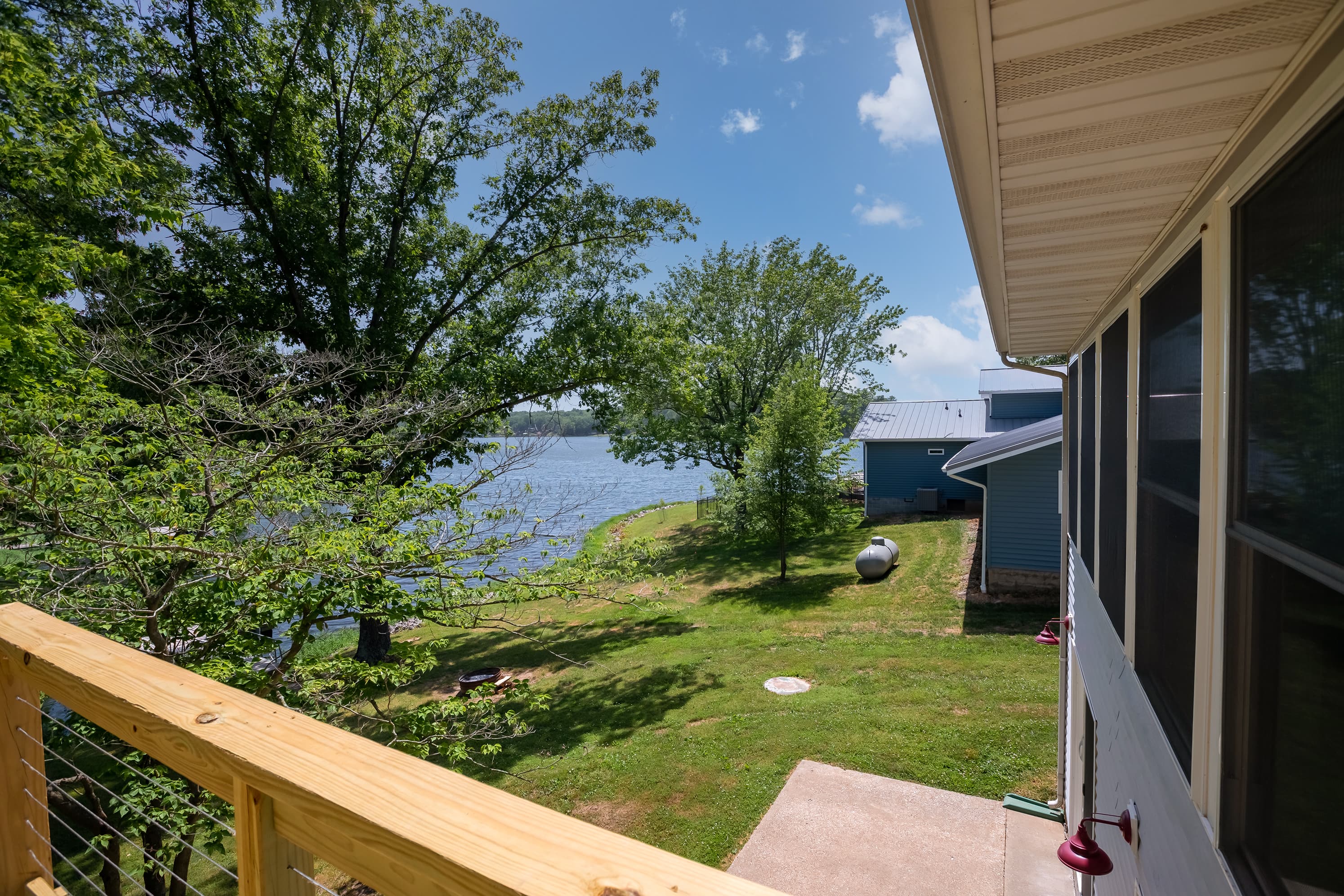 Excellent views of the lake from every location