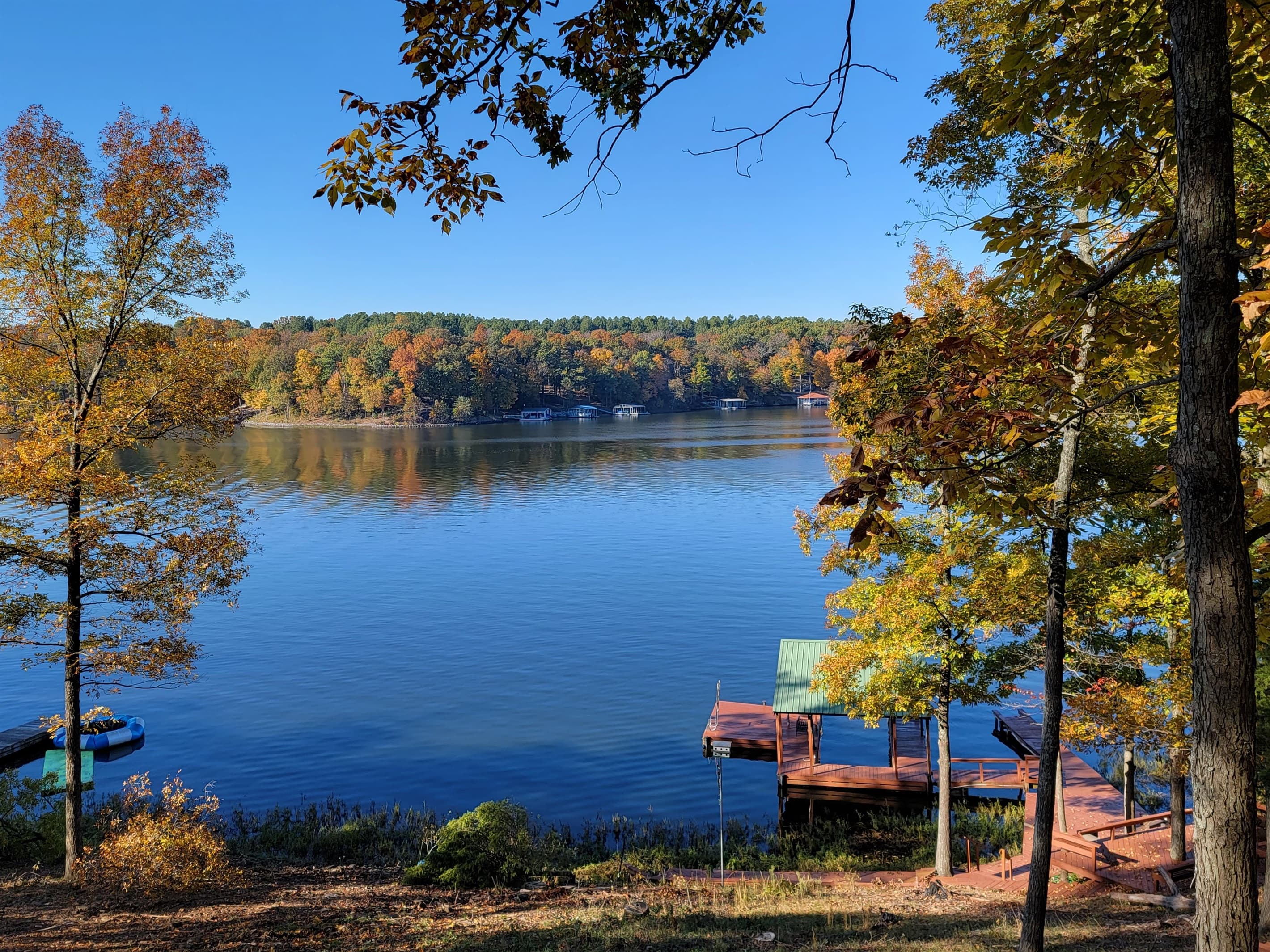 Fall foliage at the lake is the best
