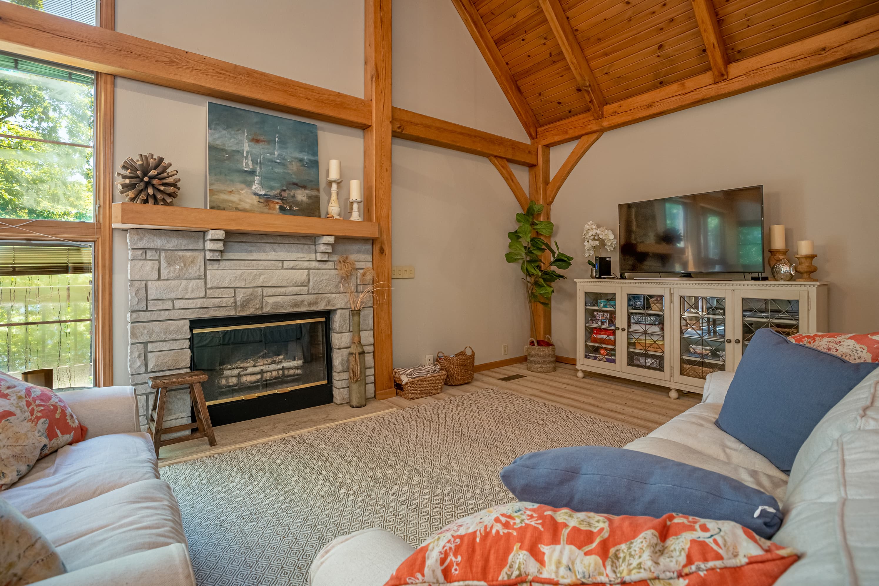 Living room with TV and fireplace 