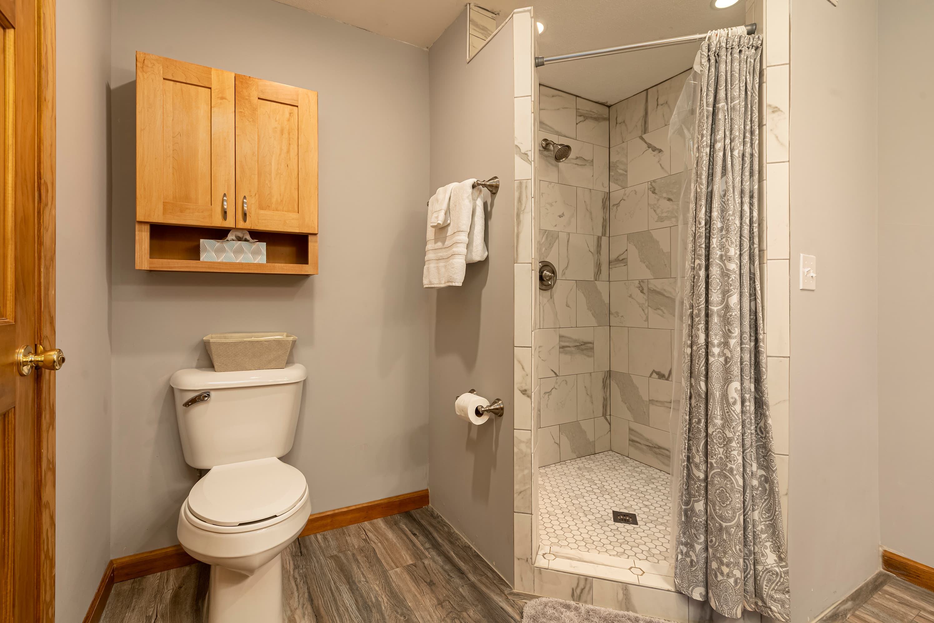 Master ensuite bathroom