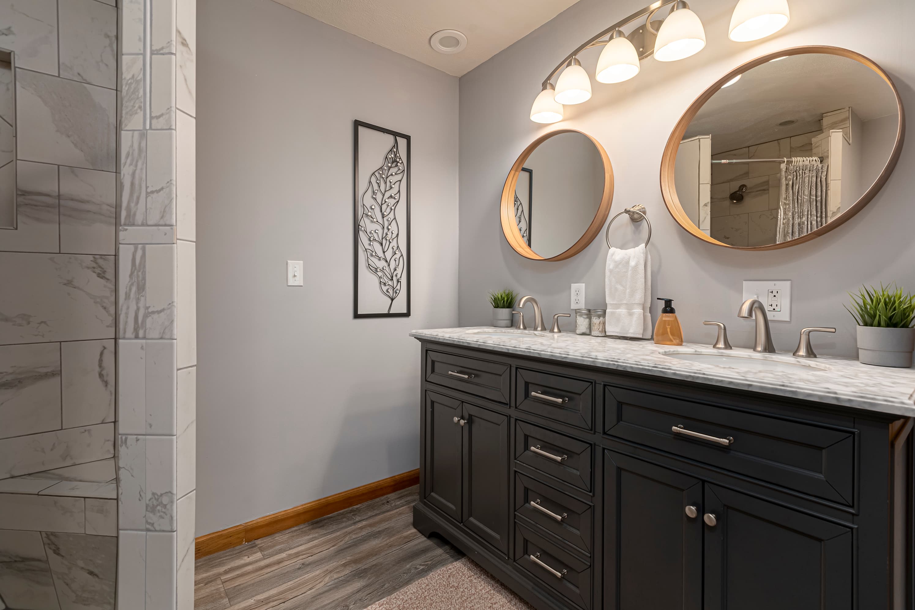 Master ensuite bathroom
