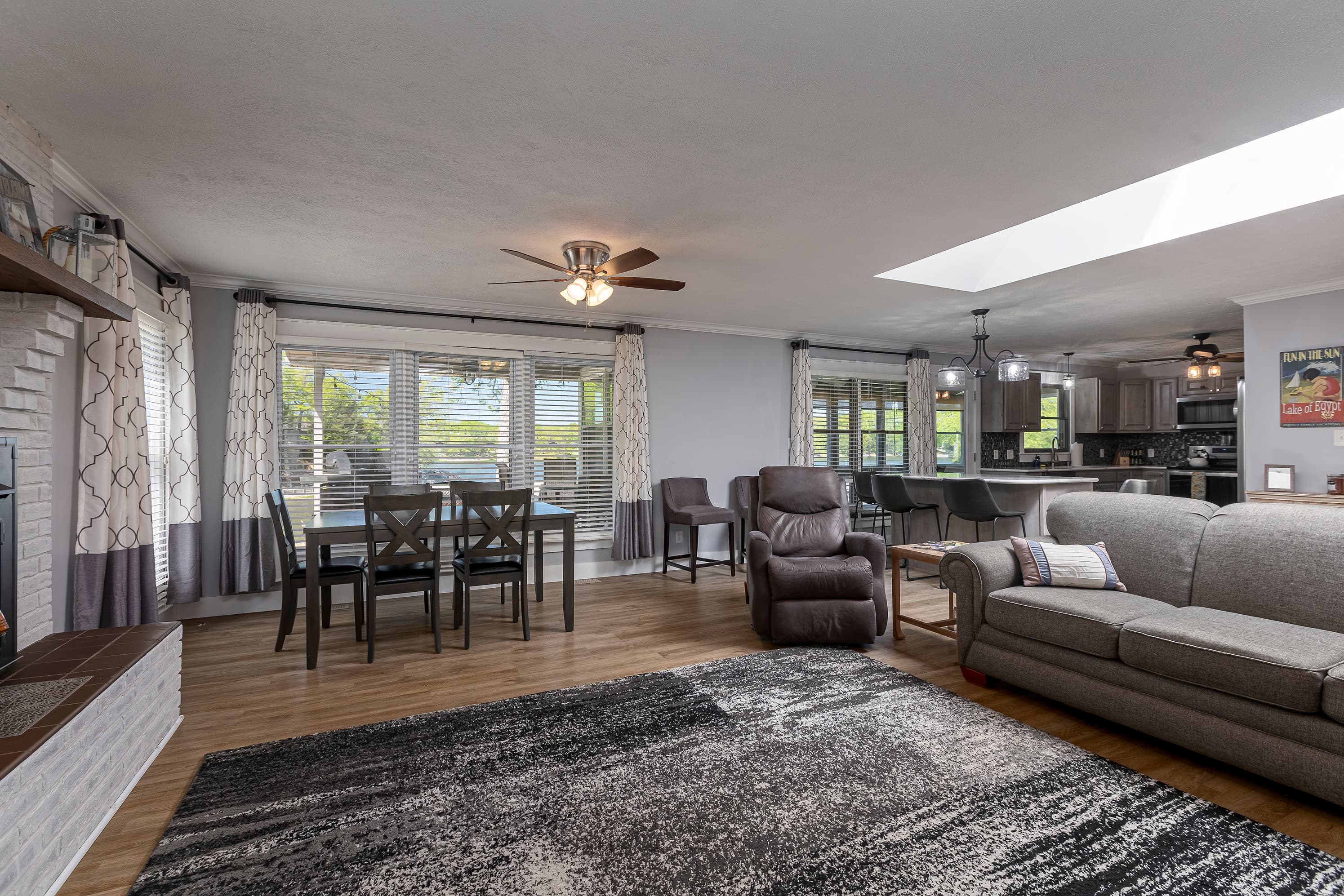 Spacious living room
