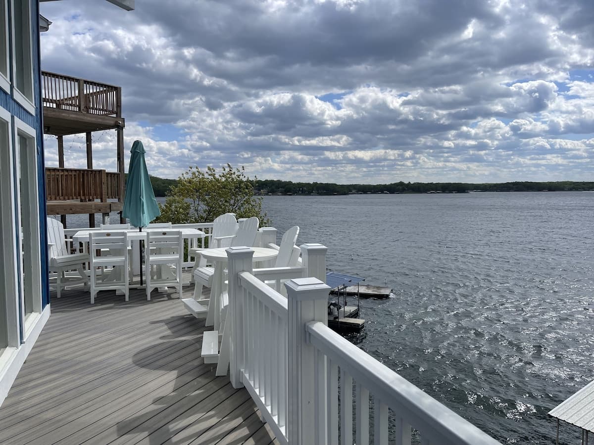 upper level deck 