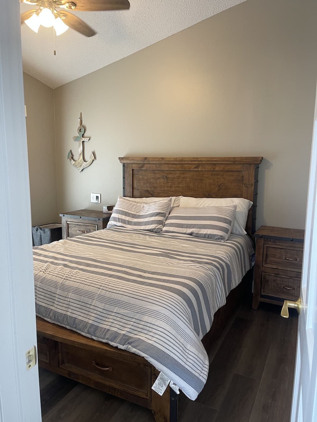 first floor bedroom with lakeview