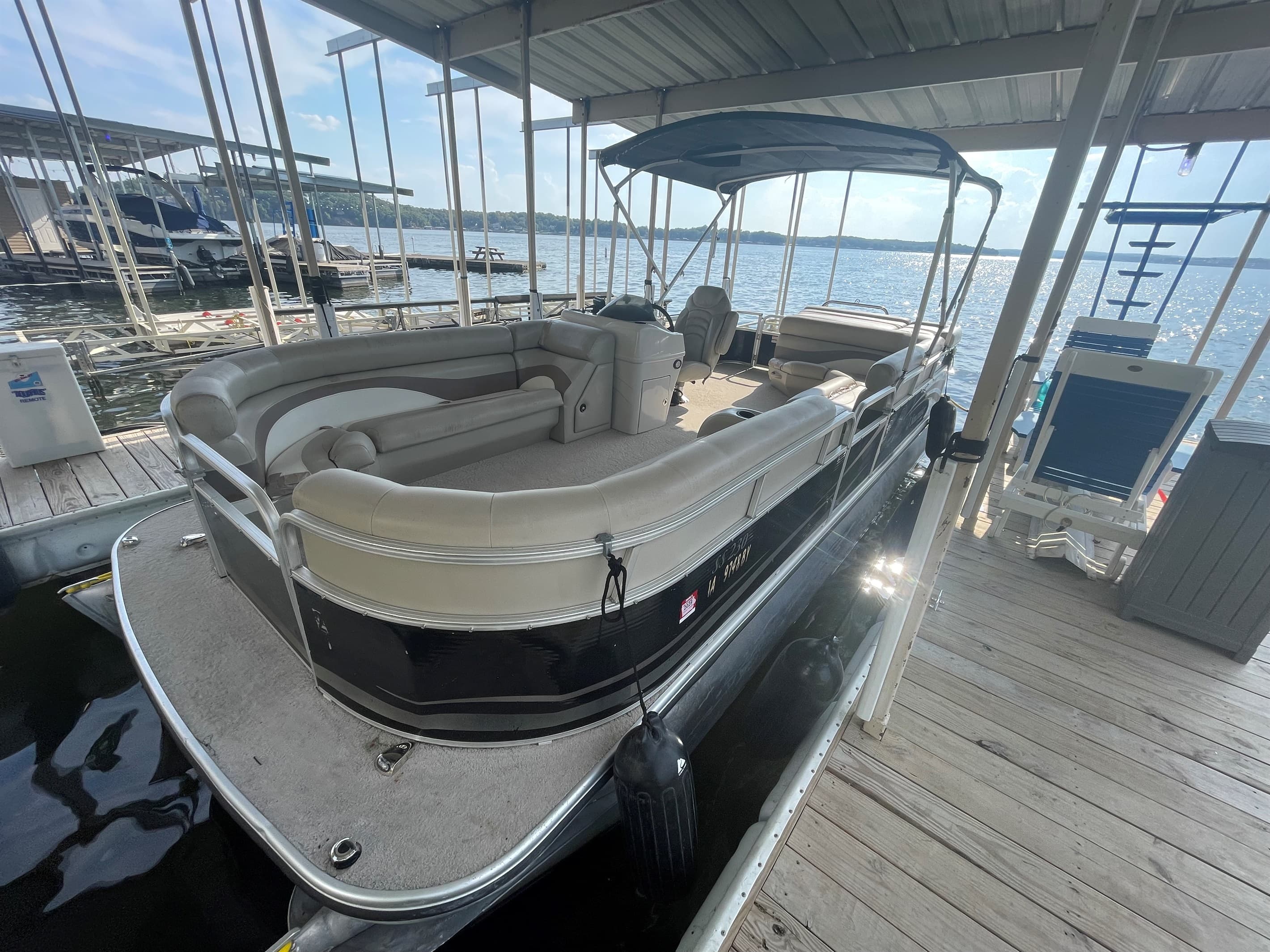 LOWE SS230 AVAILABLE TO RENT $500 PER DAY FROM 9AM-5PM