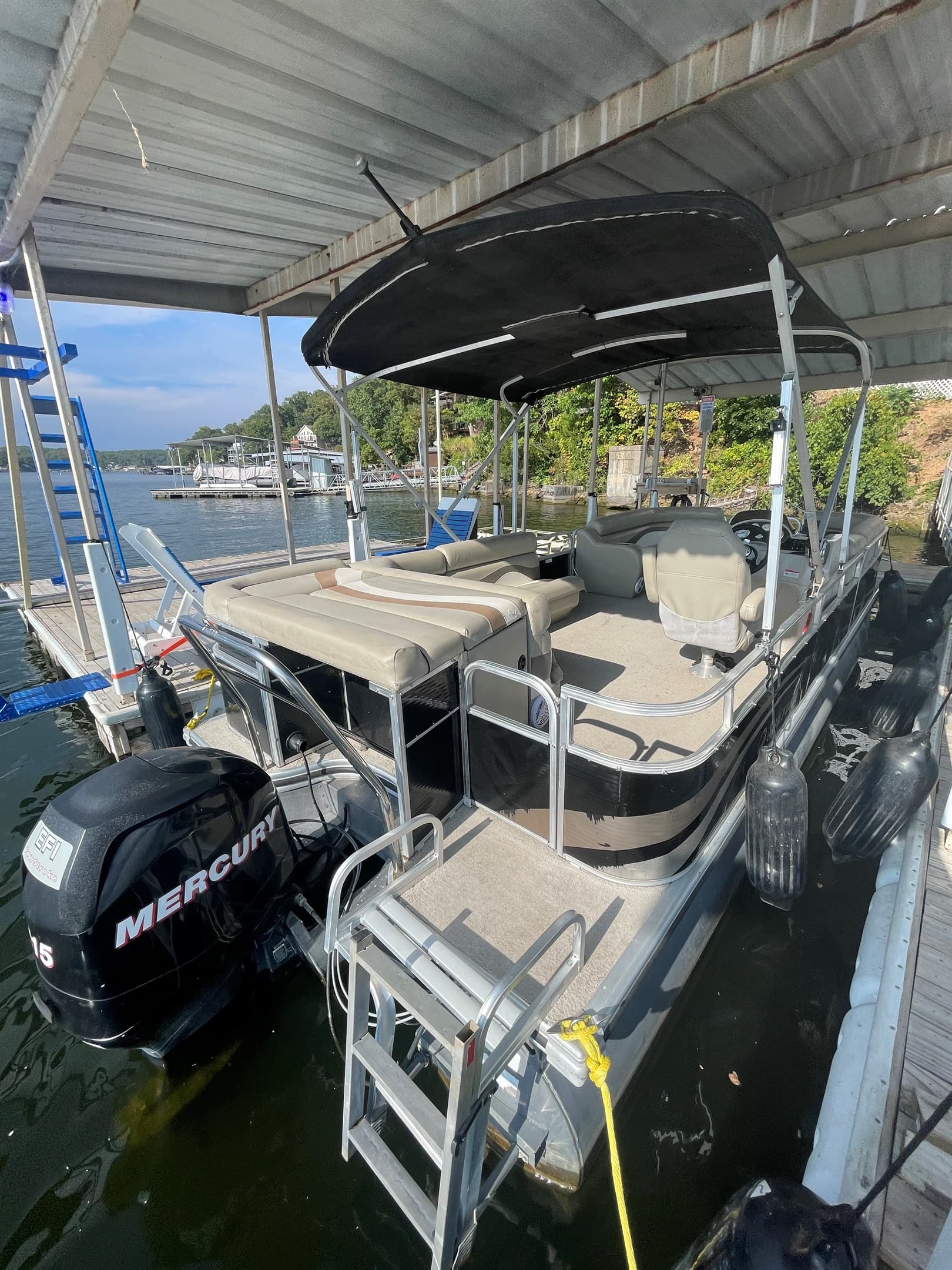 LOWE SS230 AVAILABLE TO RENT $500 PER DAY FROM 9AM-5PM