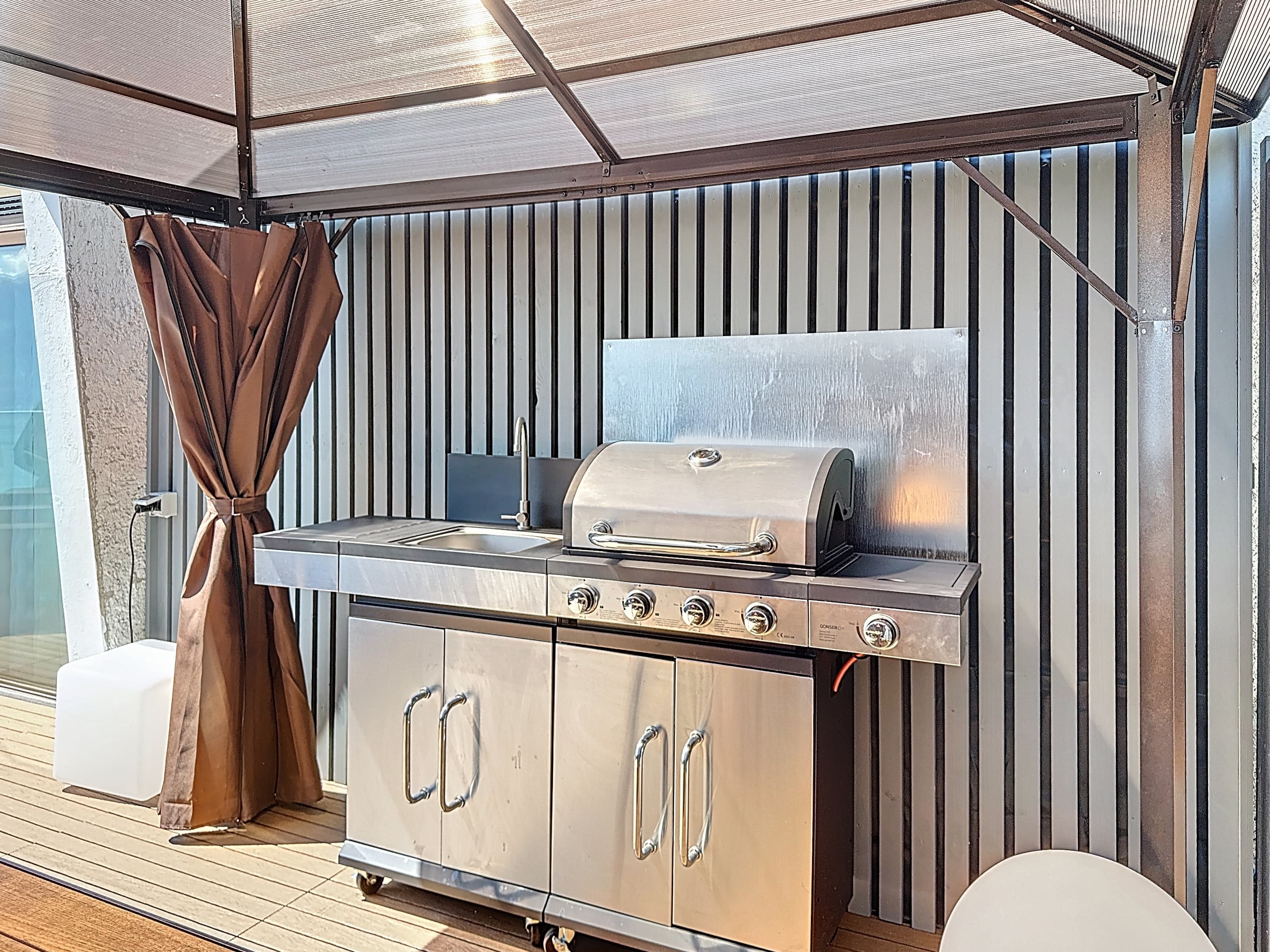 Ground-floor terrace with kitchen, BBQ, and pergola. Views of the mountains and Lake Geneva.