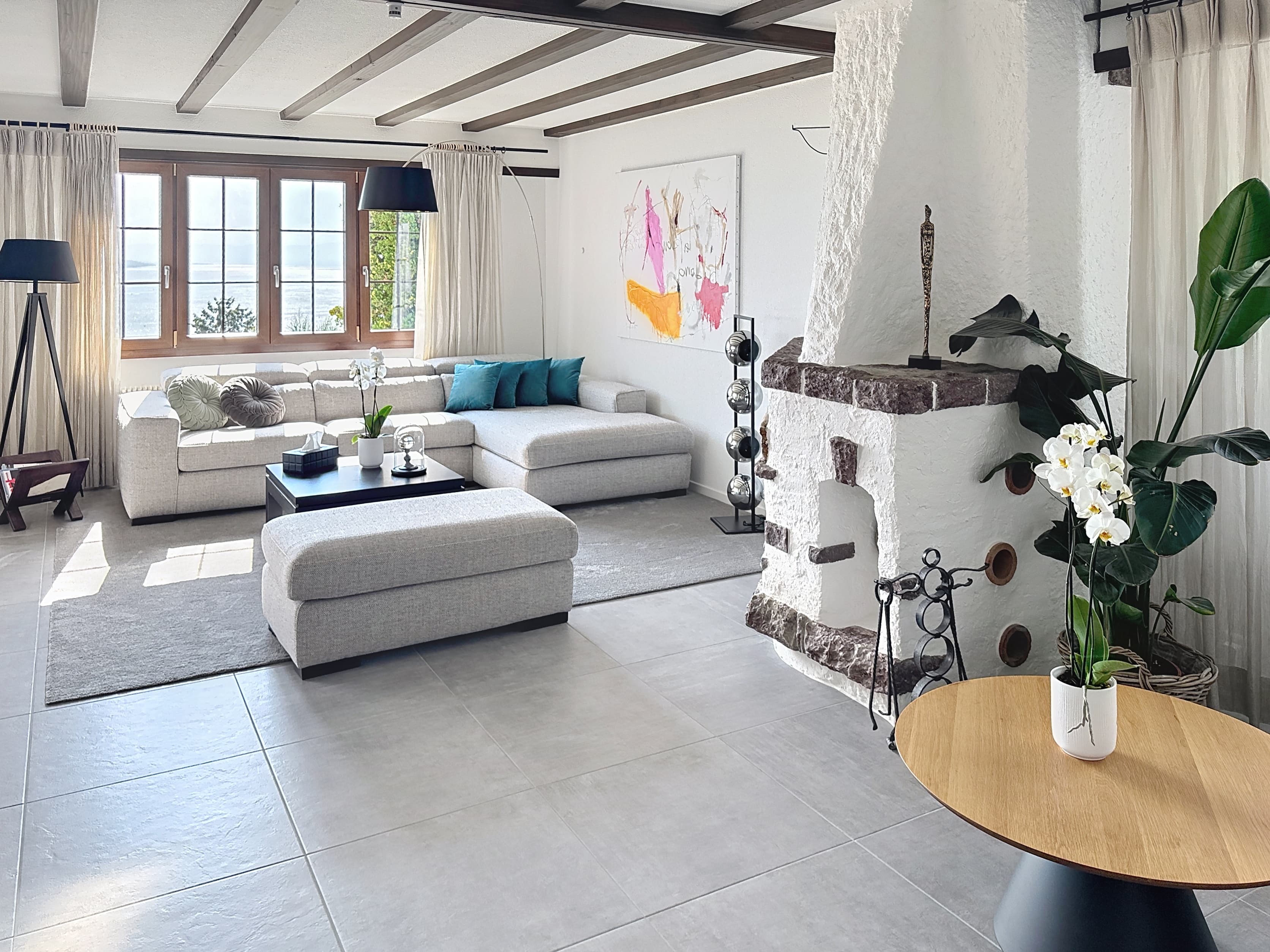 Living room with fireplace on the ground floor.