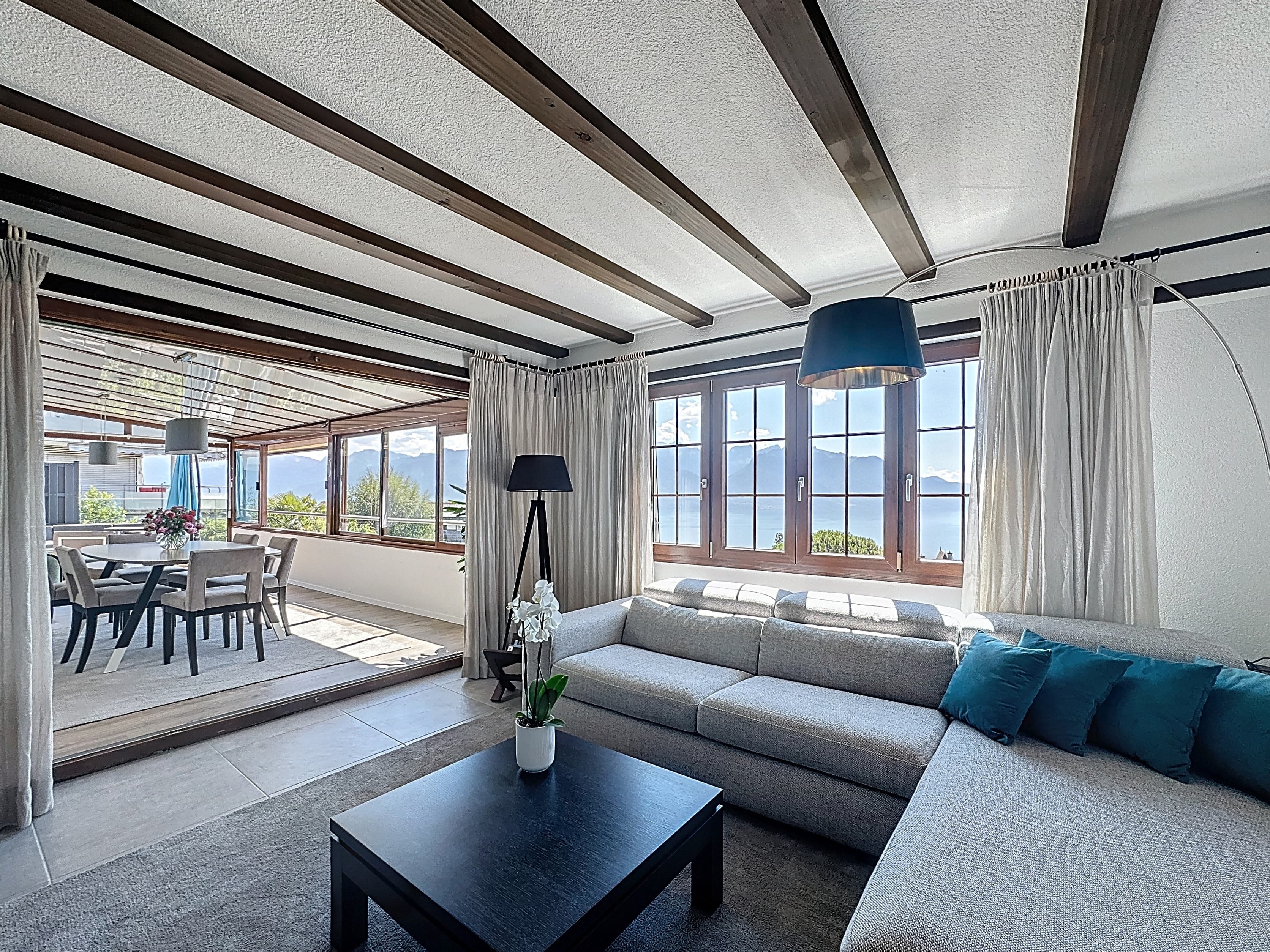 Living room with fireplace on the ground floor with access to the veranda.