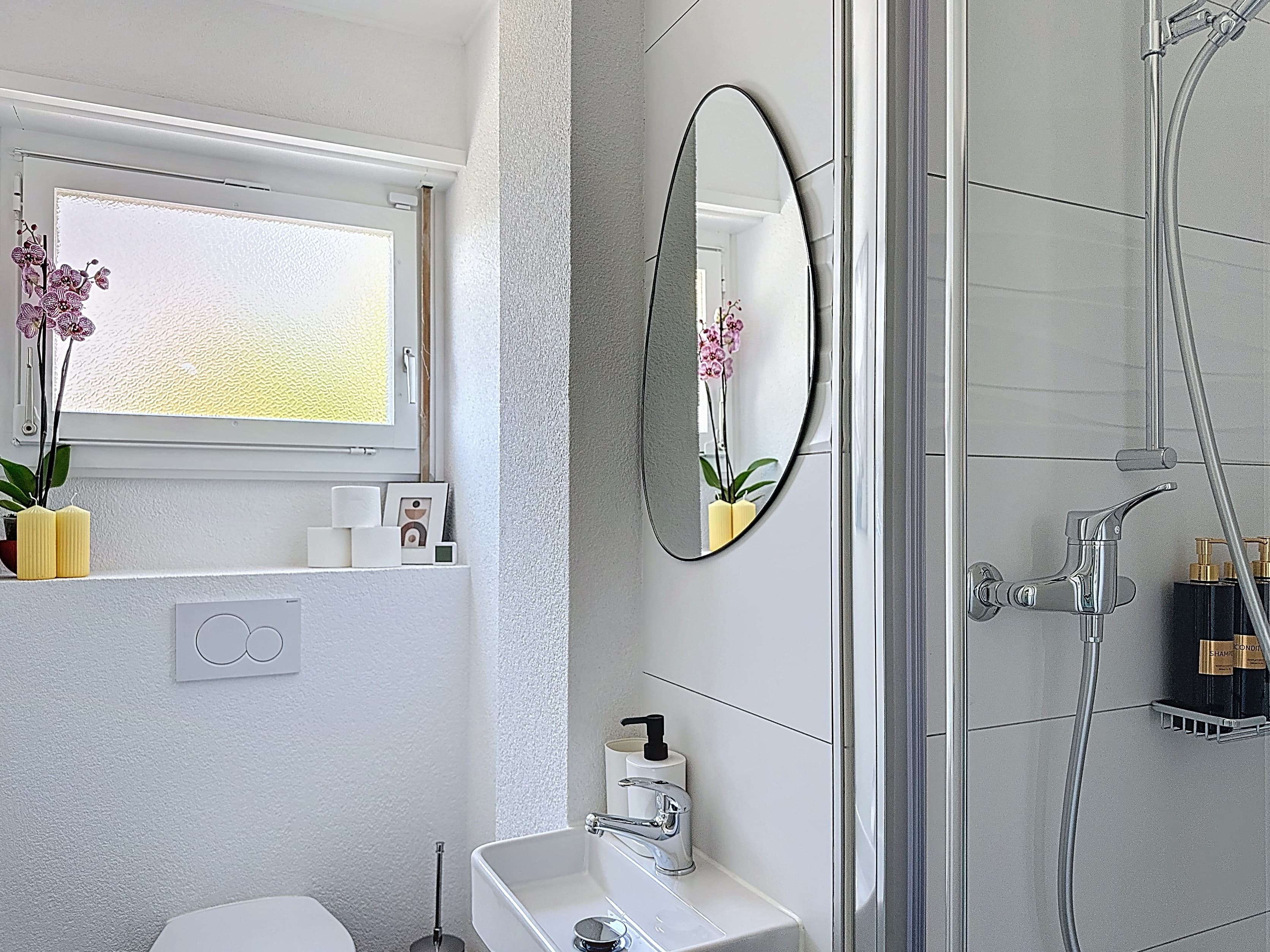 Bathroom with shower on the ground floor