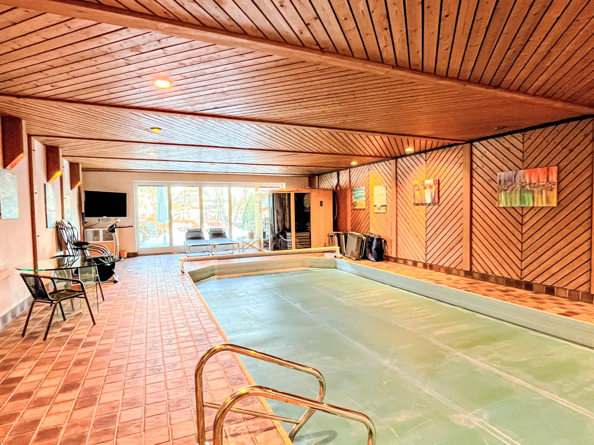 Pool Indoor