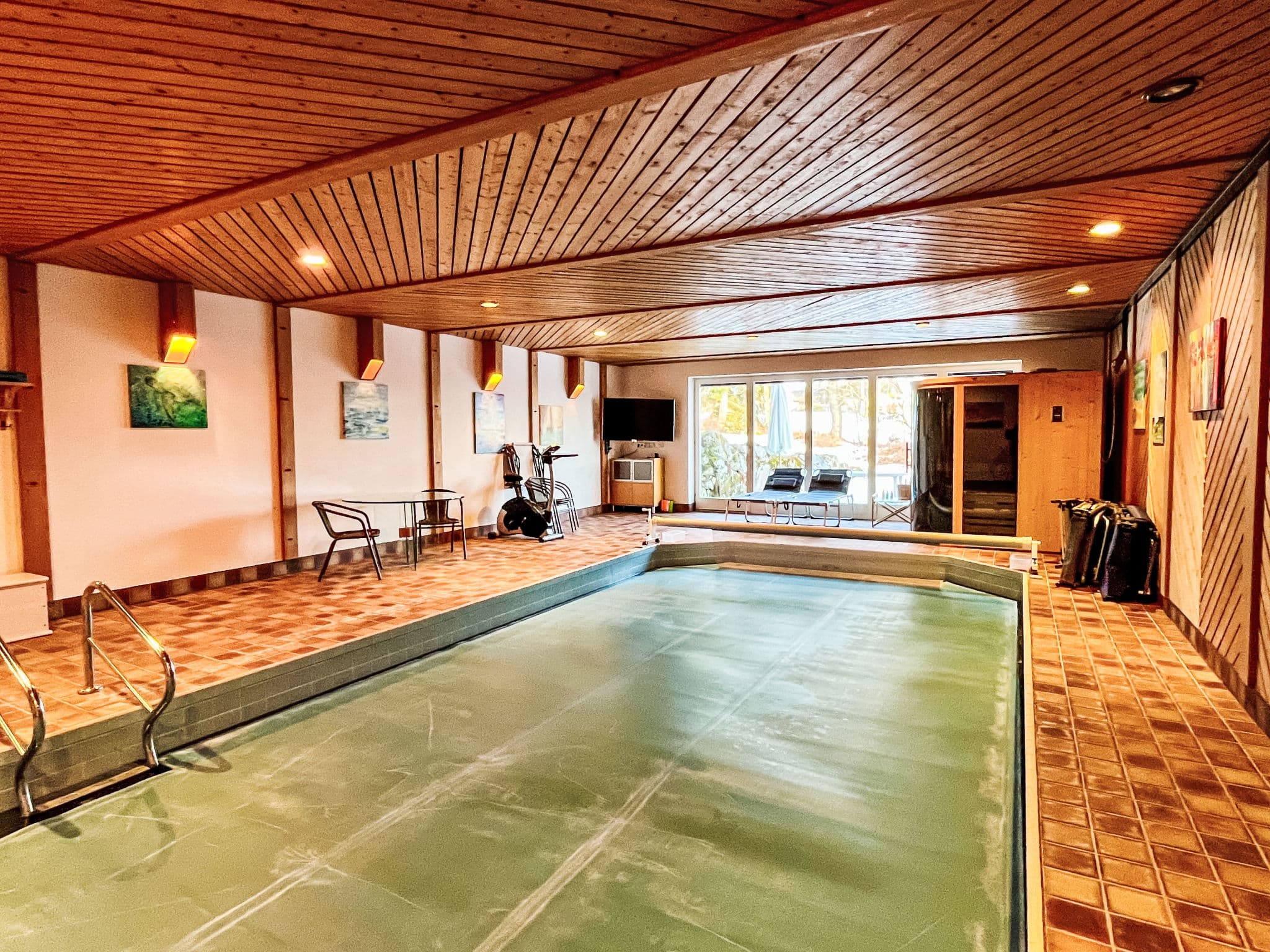 Pool Indoor