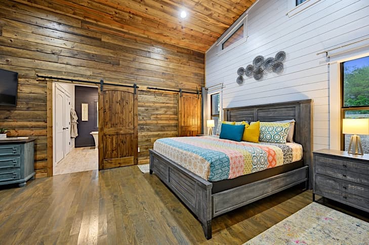 Large on-suite bedroom