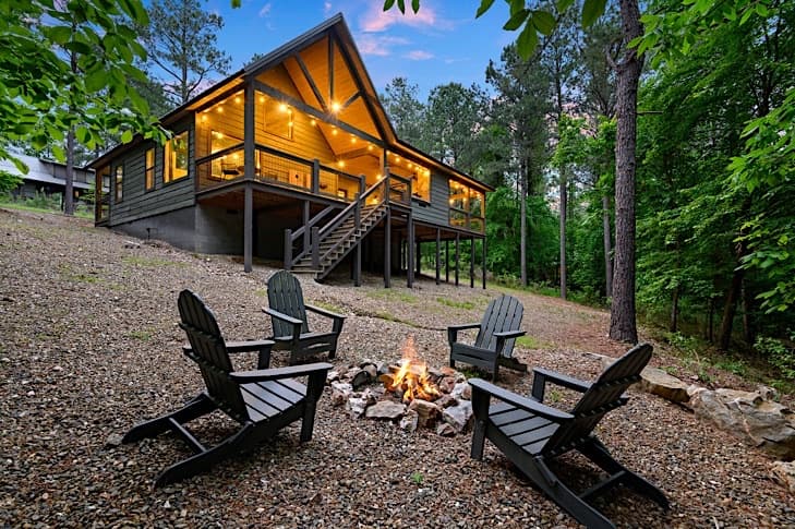 Fire pit secluded behind cabin