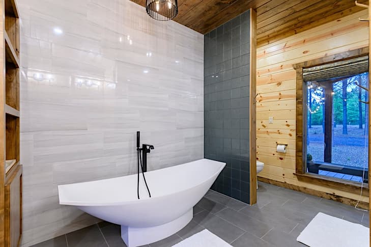 Beautiful hammock tub to enjoy