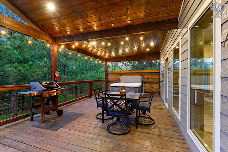 Weber grill and outdoor dining for 4