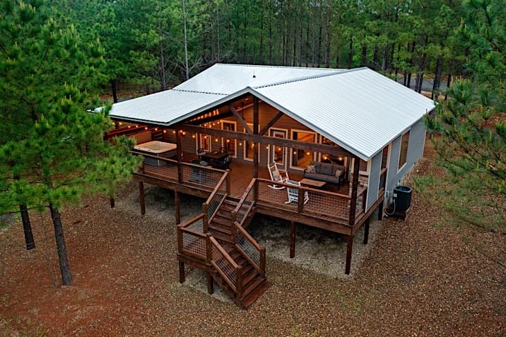 Beautiful cabin surrounded by nature!