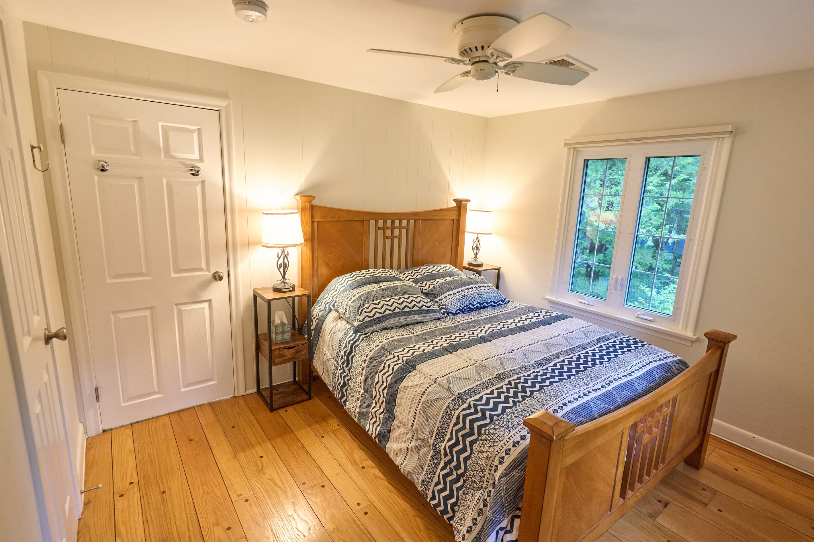 second bedroom on the upper level. Queen sized bed.