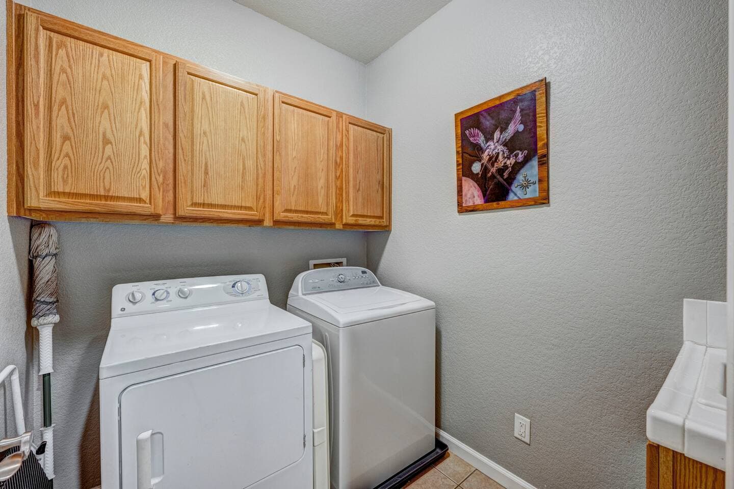 Yes!  A washer & dryer Laundry room.