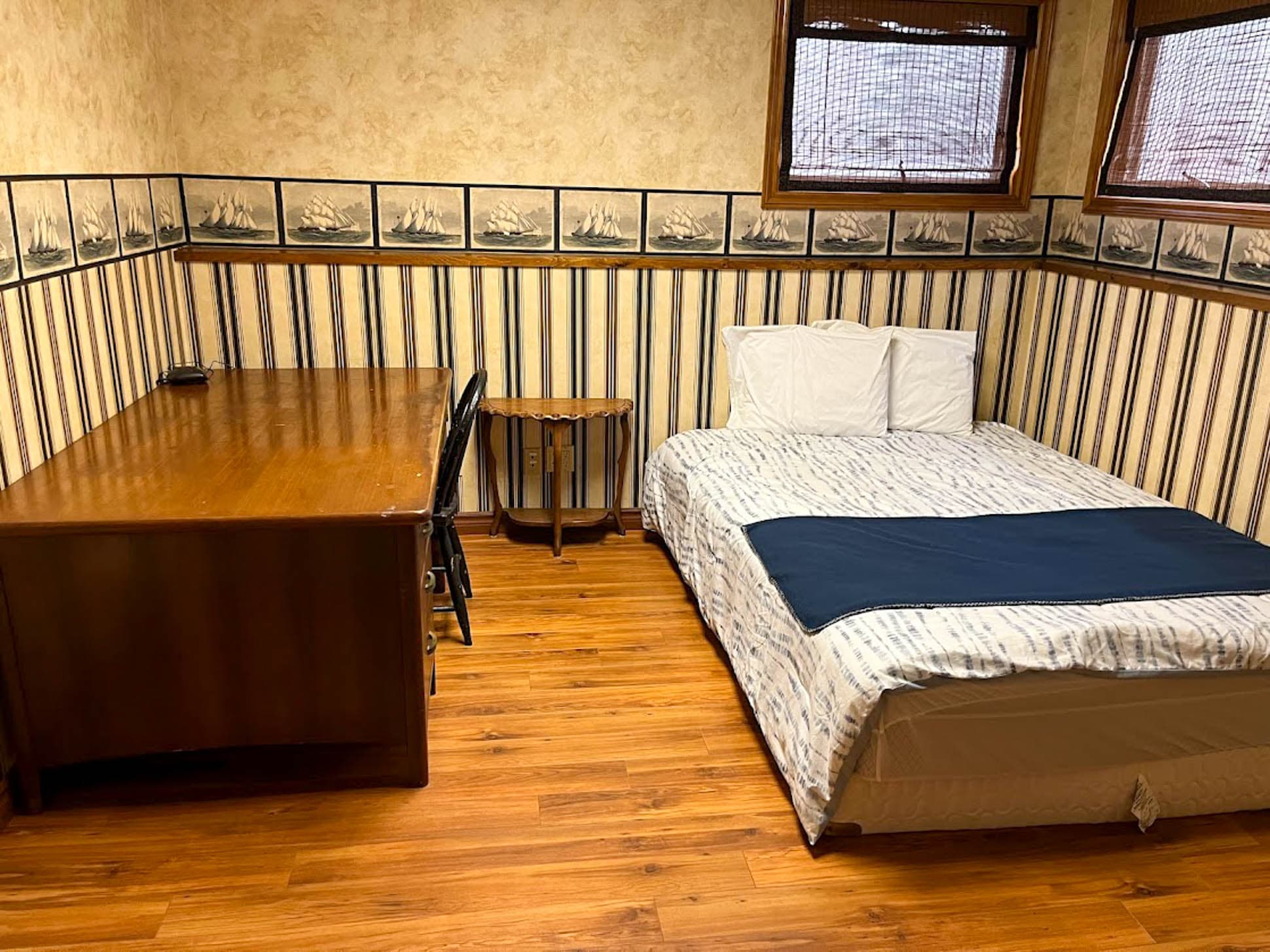 Entrance to BR6 is through BR5. Has Double bed