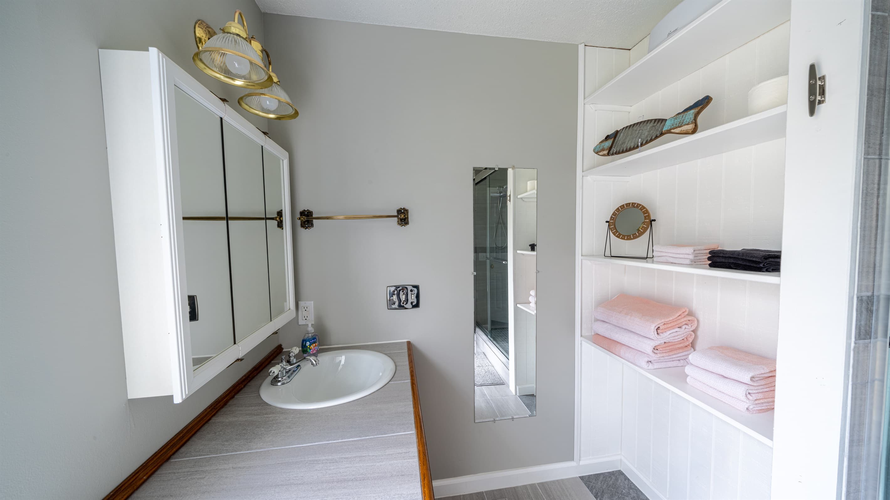 Upstairs Ensuite Bathroom 2