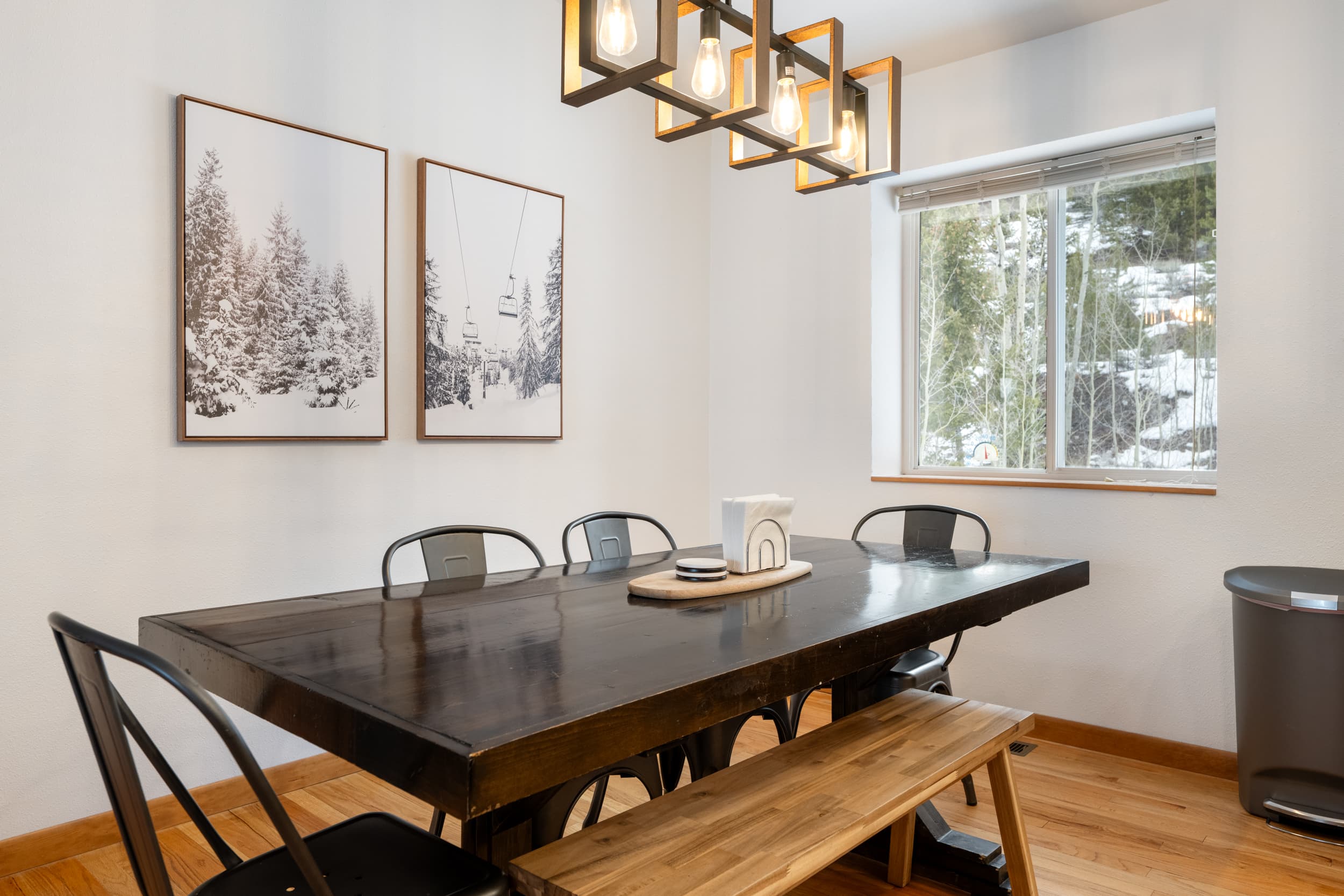 Dining space - additional seating at the island