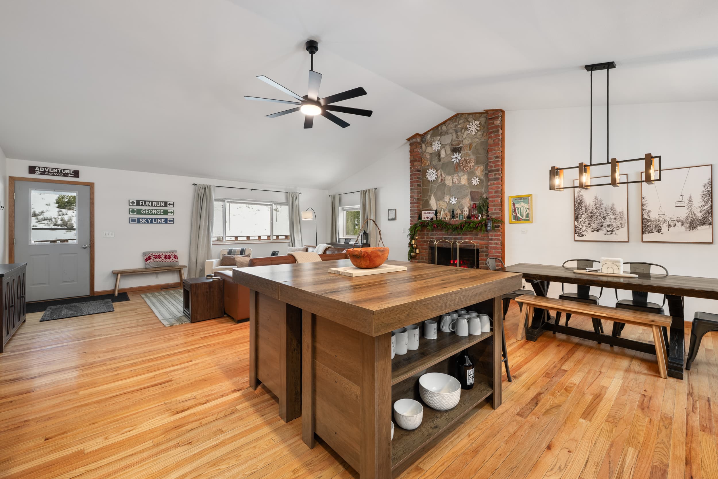 Wide open great room - perfect for entertaining