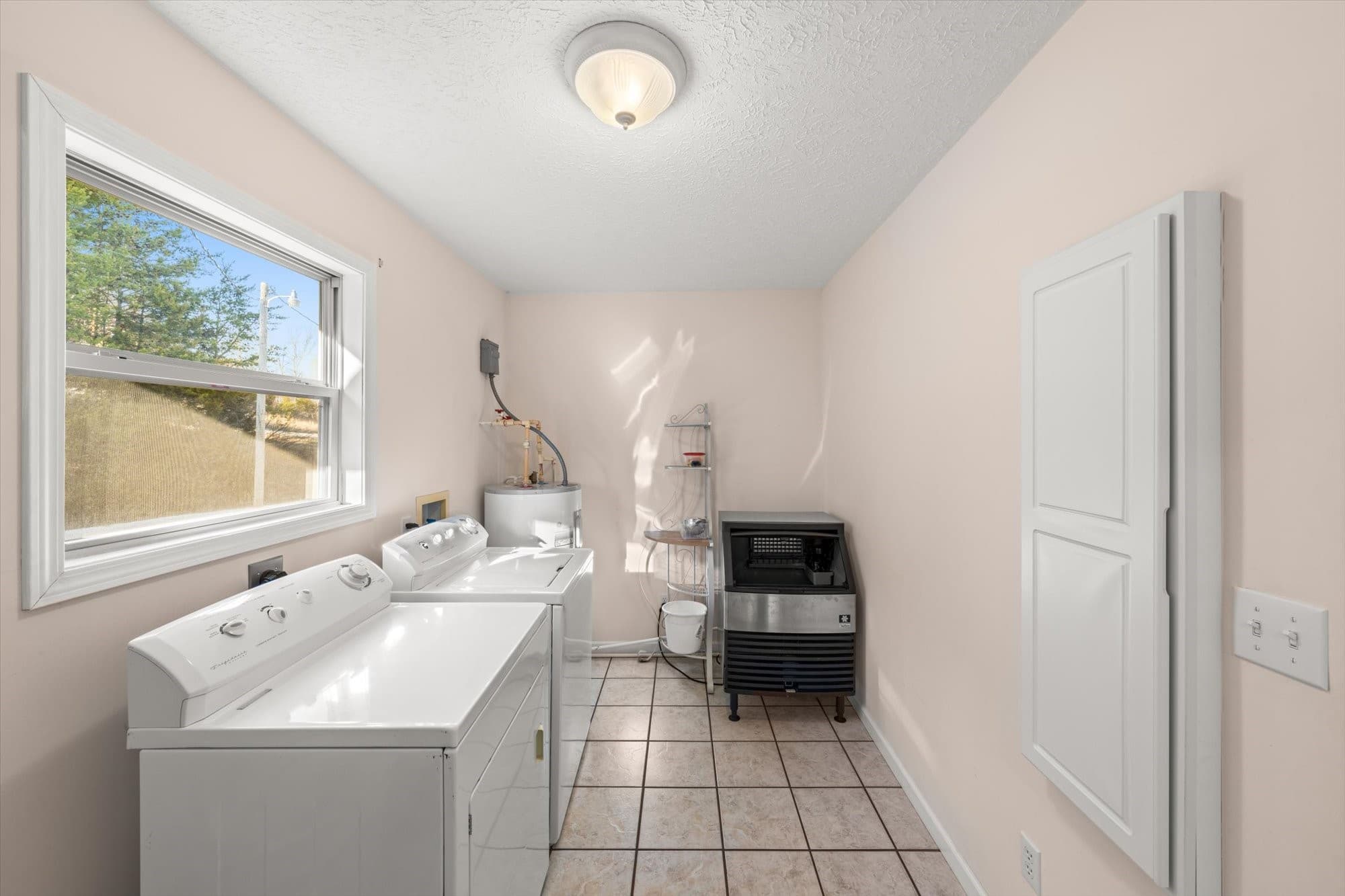 Spacious laundry with commercial ice maker