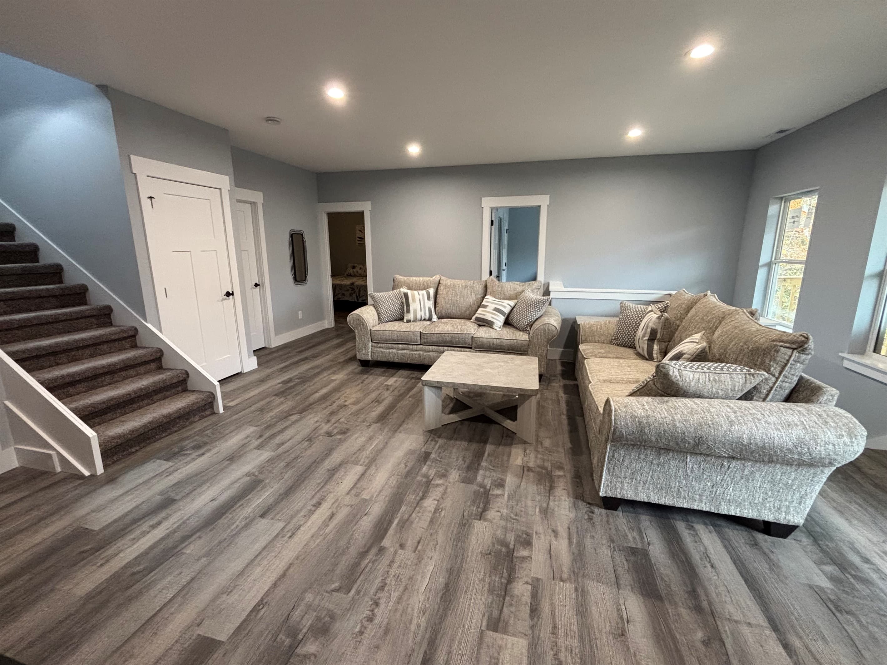 Middle level living room