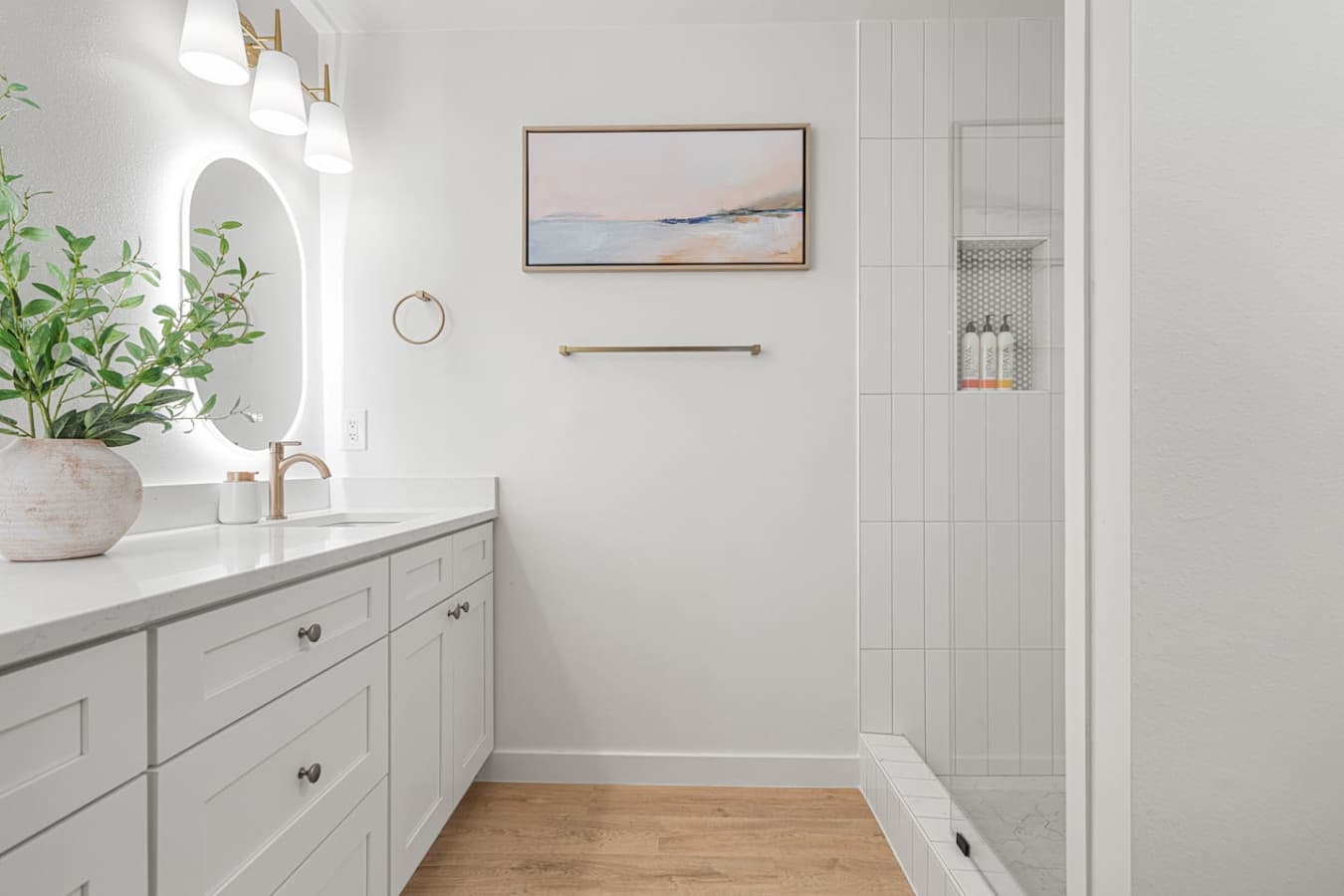 En Suite bathroom: Clean, modern, and stocked with what you need.