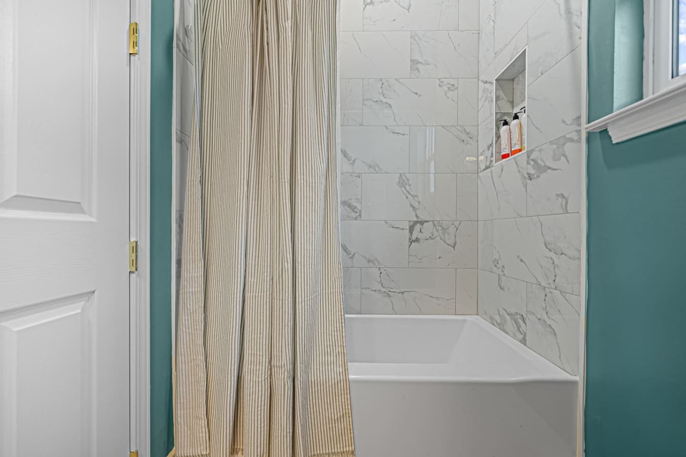 A shower/tub for versatility