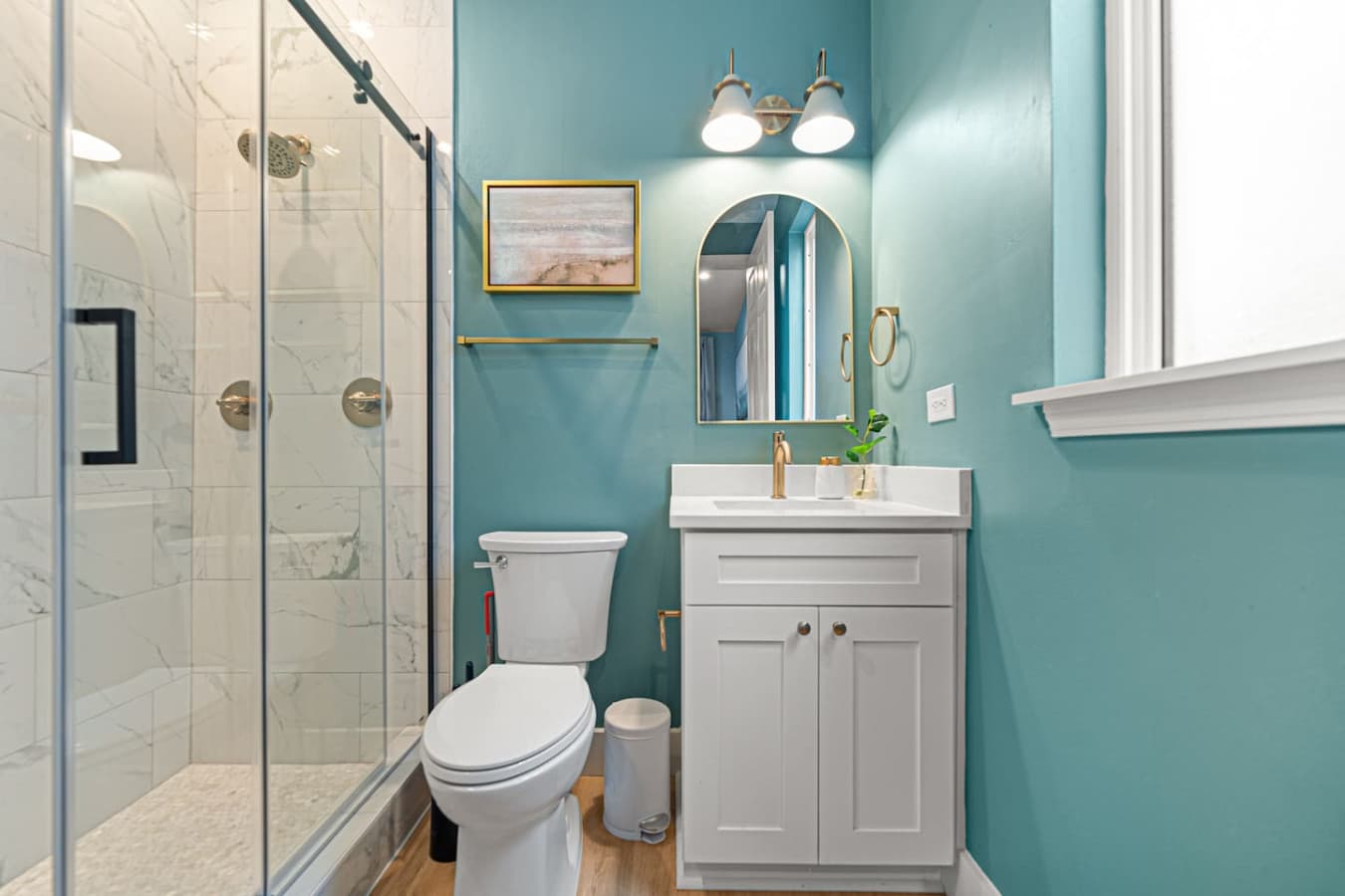 A modern en suite bathroom
